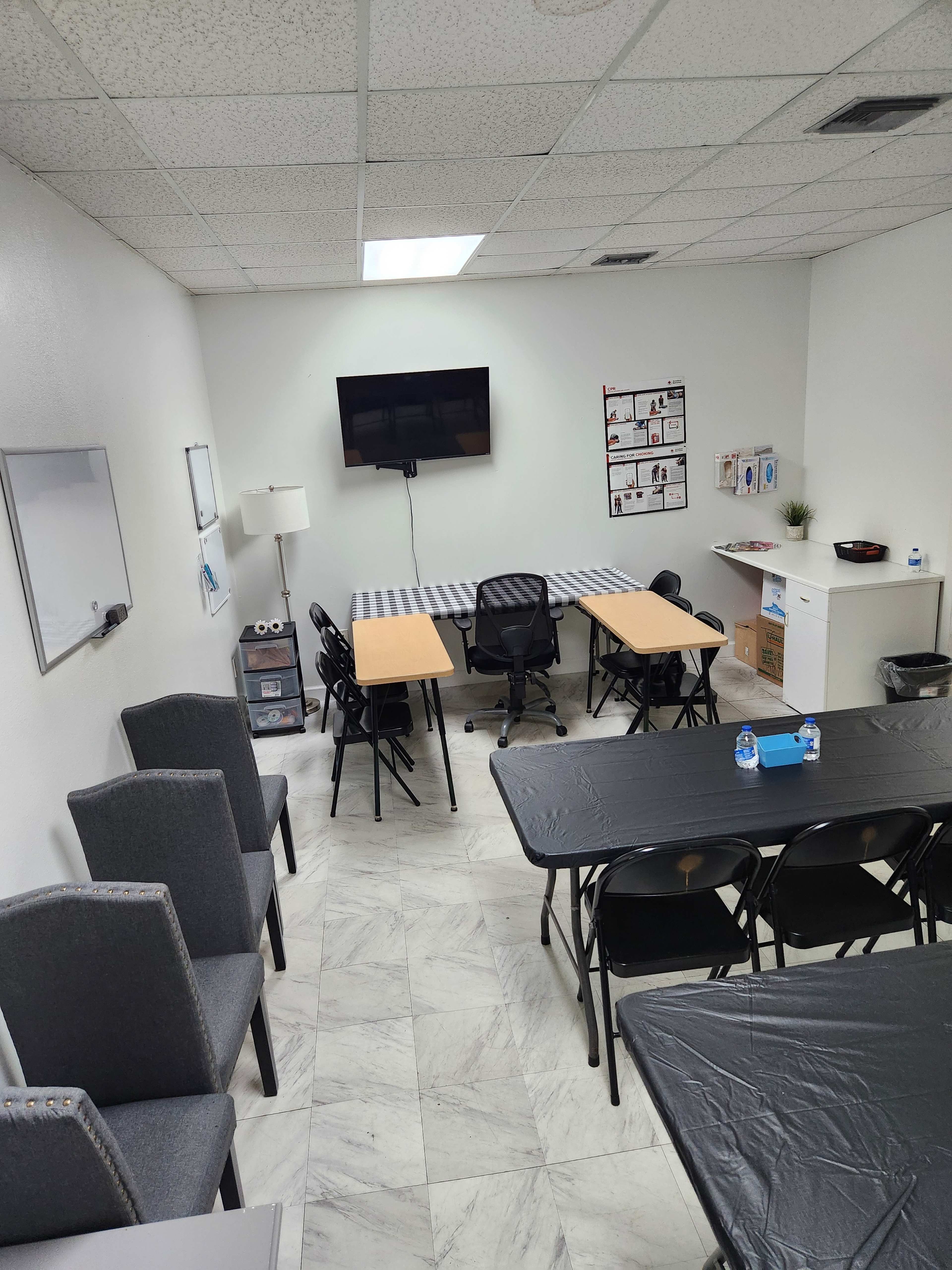 Classroom*Meeting*Party Space near USF Tampa Image in Temple Crest, TAMPA, FL