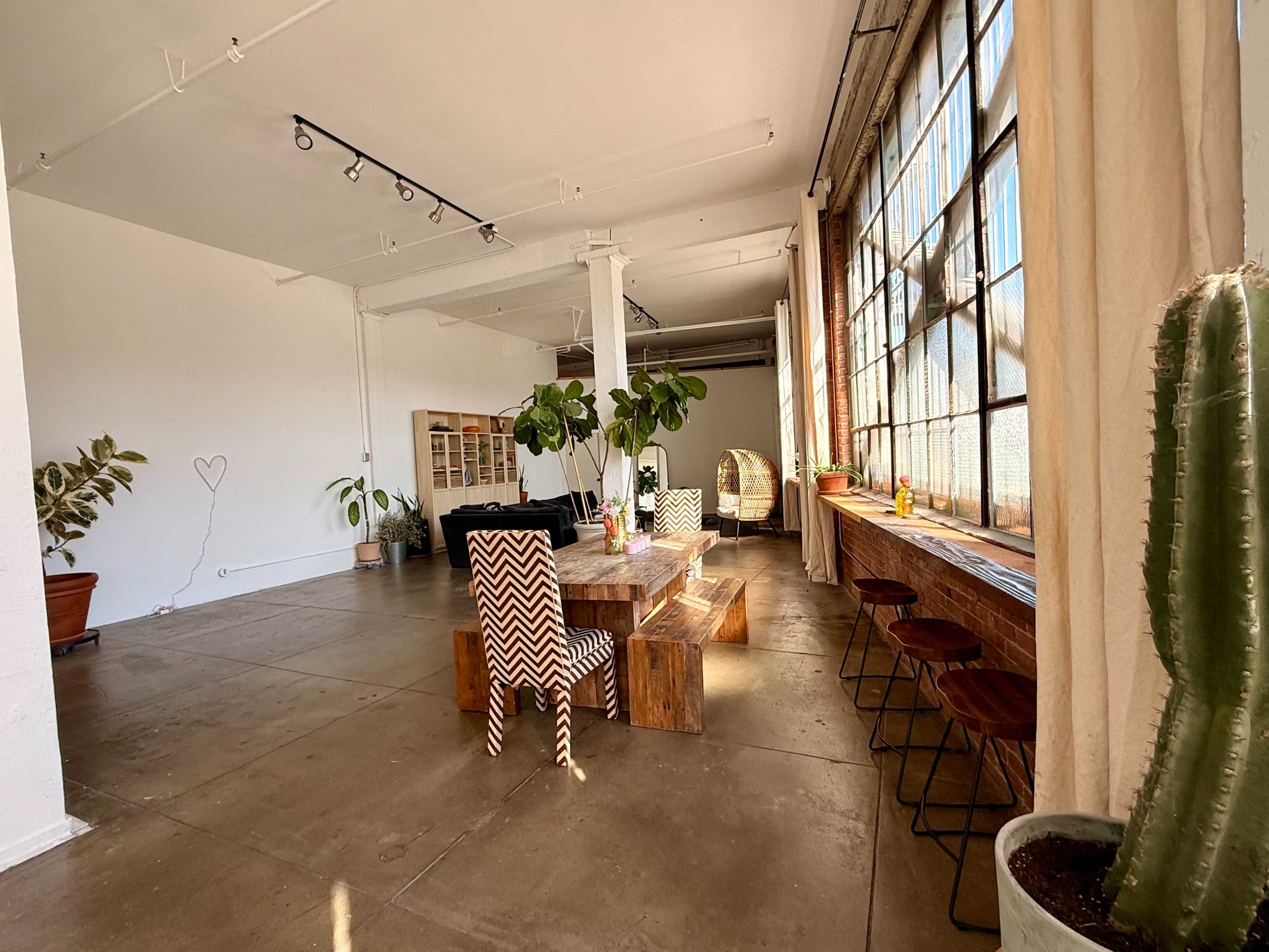Arts/Warehouse District Loft Oasis - Photo & Film Studio Image in Central LA, Los Angeles, CA