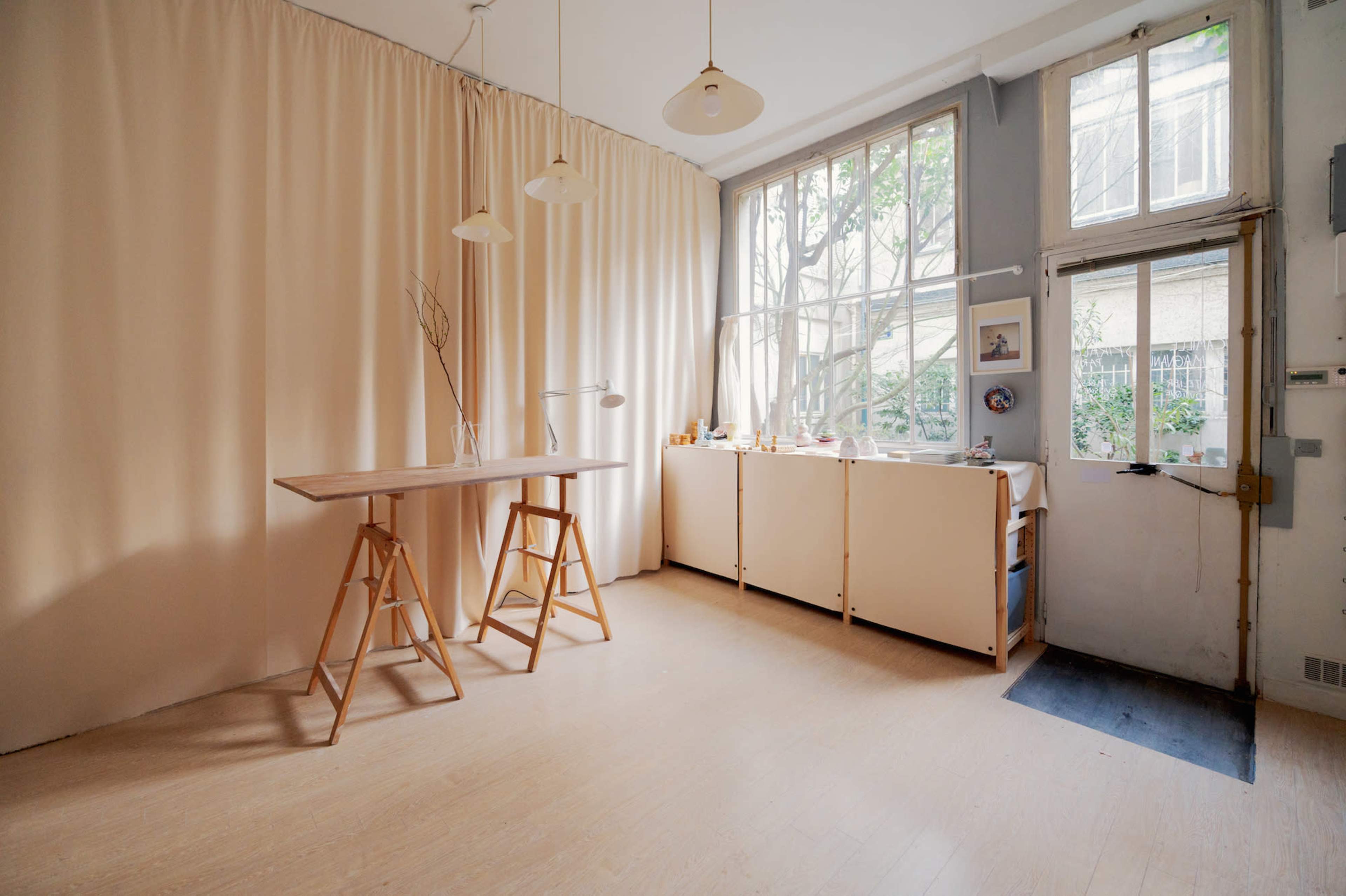 Authentique  atelier d’artiste parisien , sur le canal saint Martin Image dans Porte-Saint-Martin, Paris, 