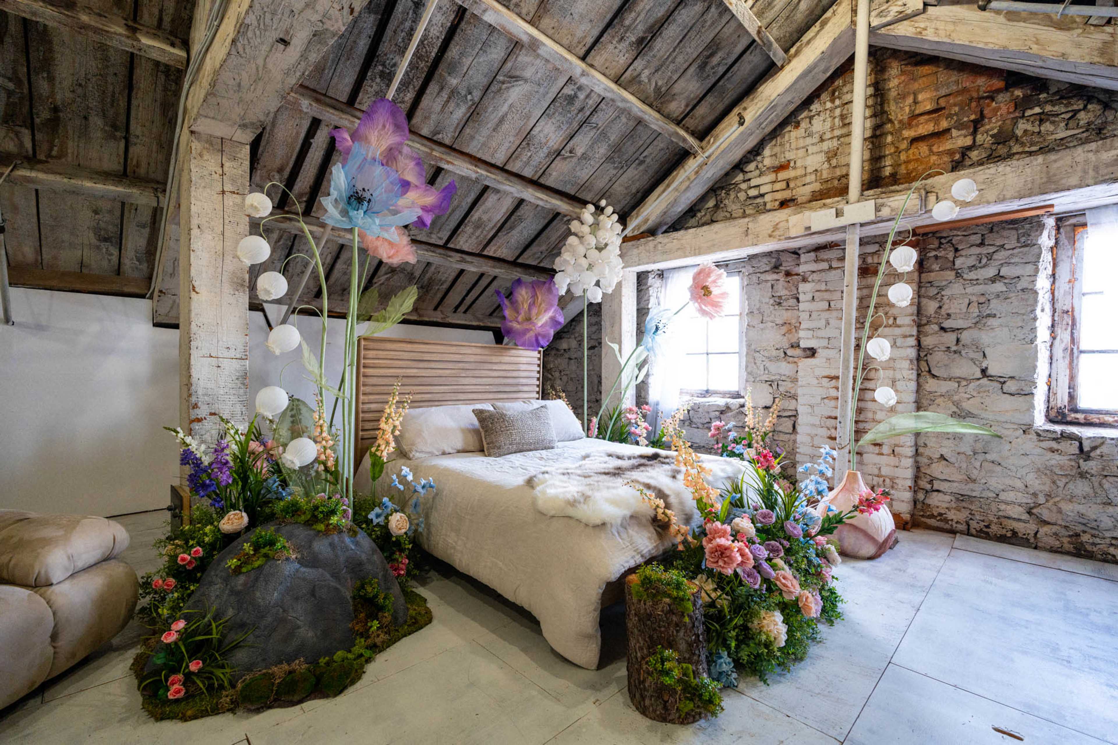 The Bedroom Image in Dundas, Dundas, ON
