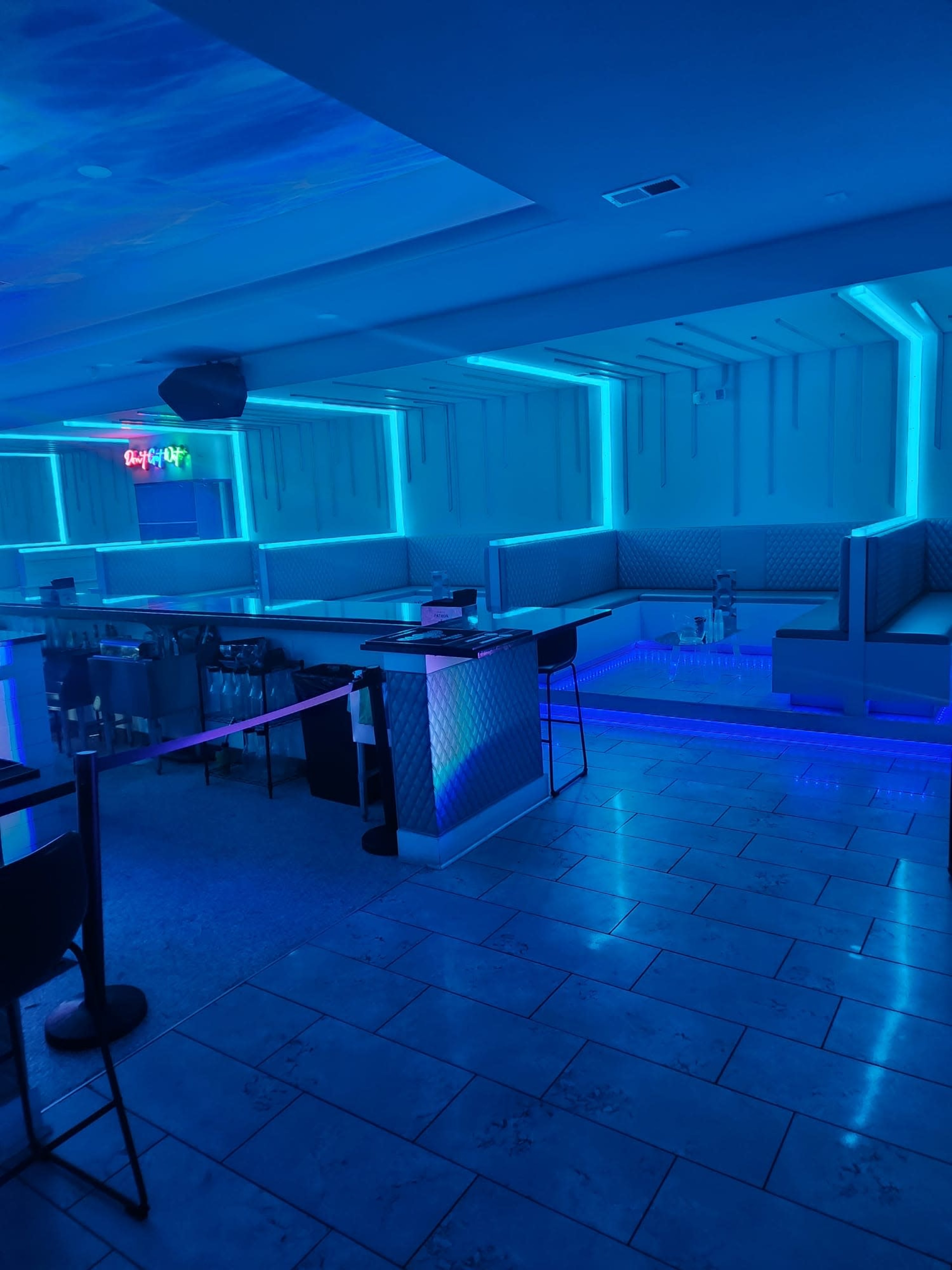 Beautiful Modern lounge Image in North Sharon Amity / Reddman Road, Charlotte, NC