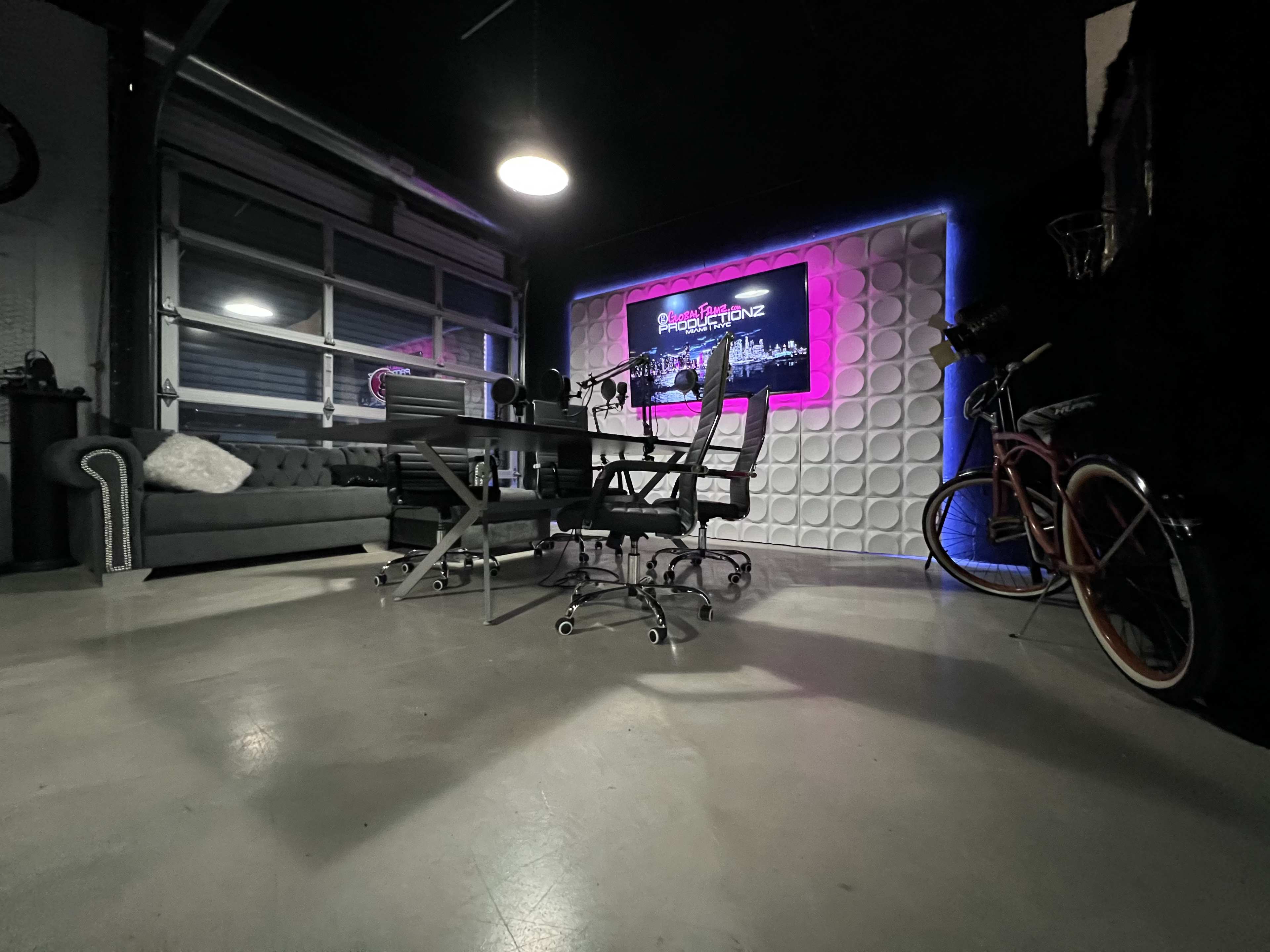 Podcast I Webcast I Live streaming I Studio Rental Image in Dorsey Riverbend, Fort Lauderdale, FL