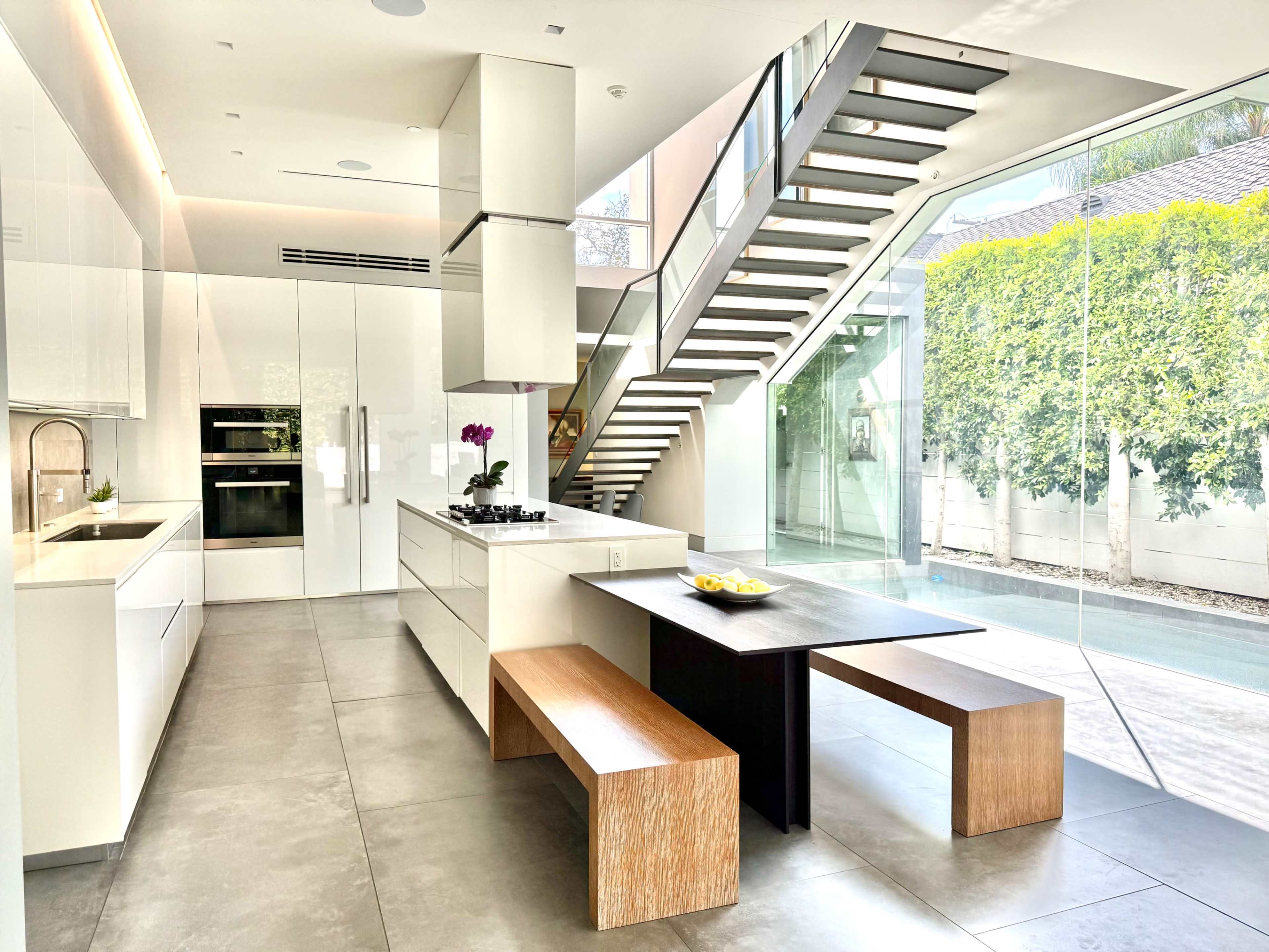 Modern Architectural Film and Photo Location Image in Beverly Grove, Los Angeles, CA