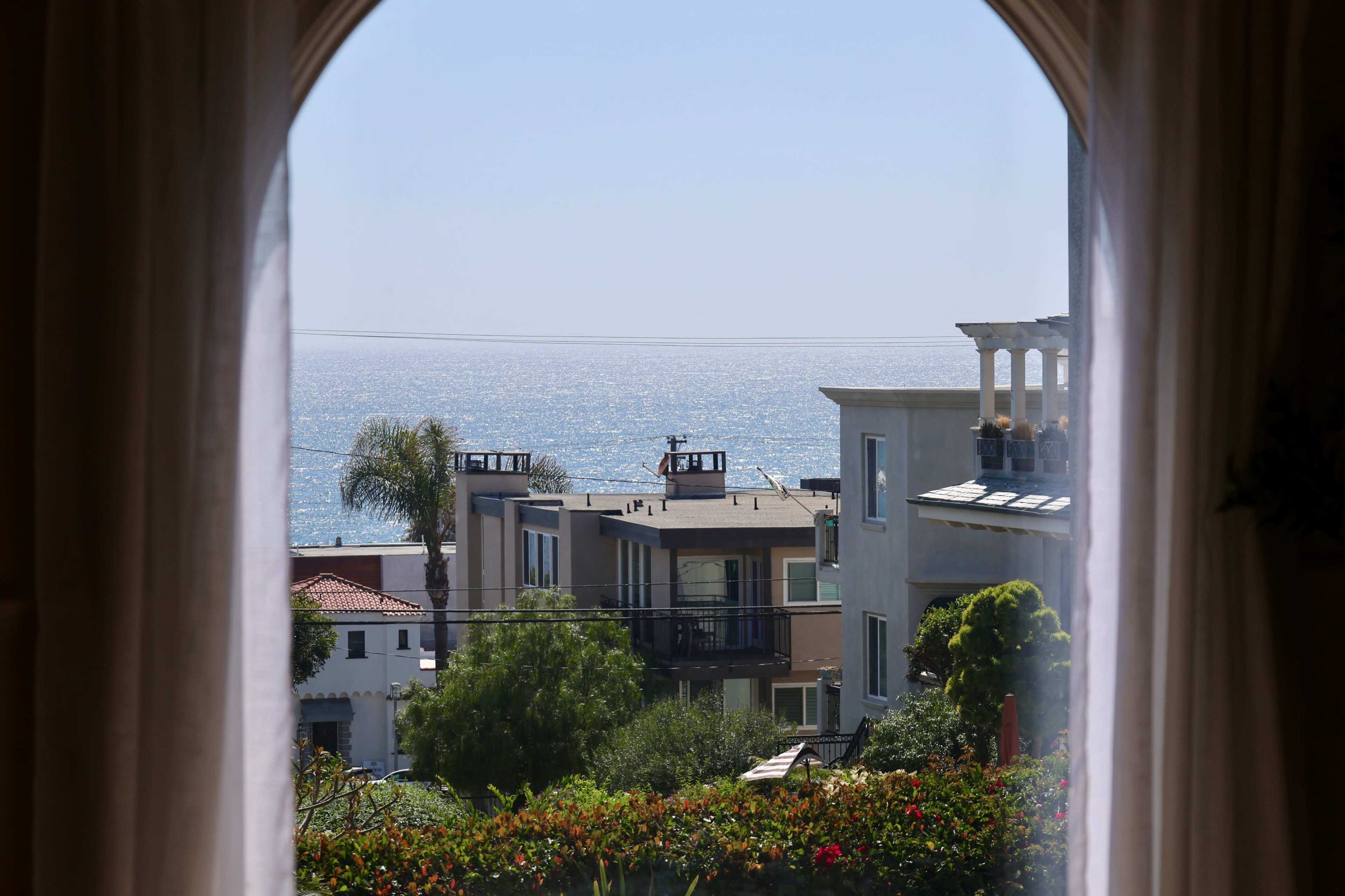 Modern Coastal Bungalow with Ocean Views & Designer Touches Image in Manhattan Beach, Manhattan Beach, CA