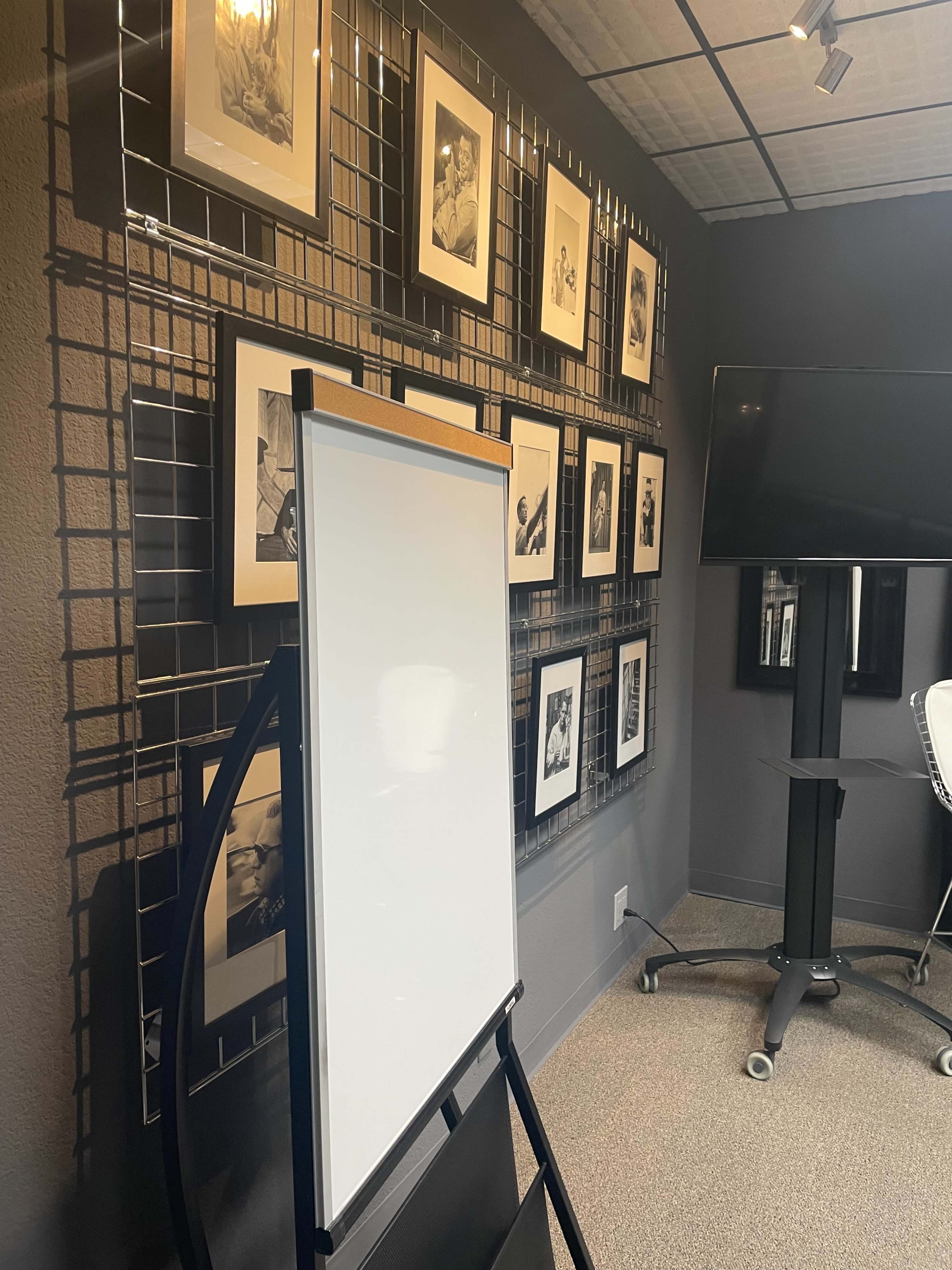 Beautiful, modern, upscale, swanky office for work and/or meetings Image in Green Valley North, Henderson, NV