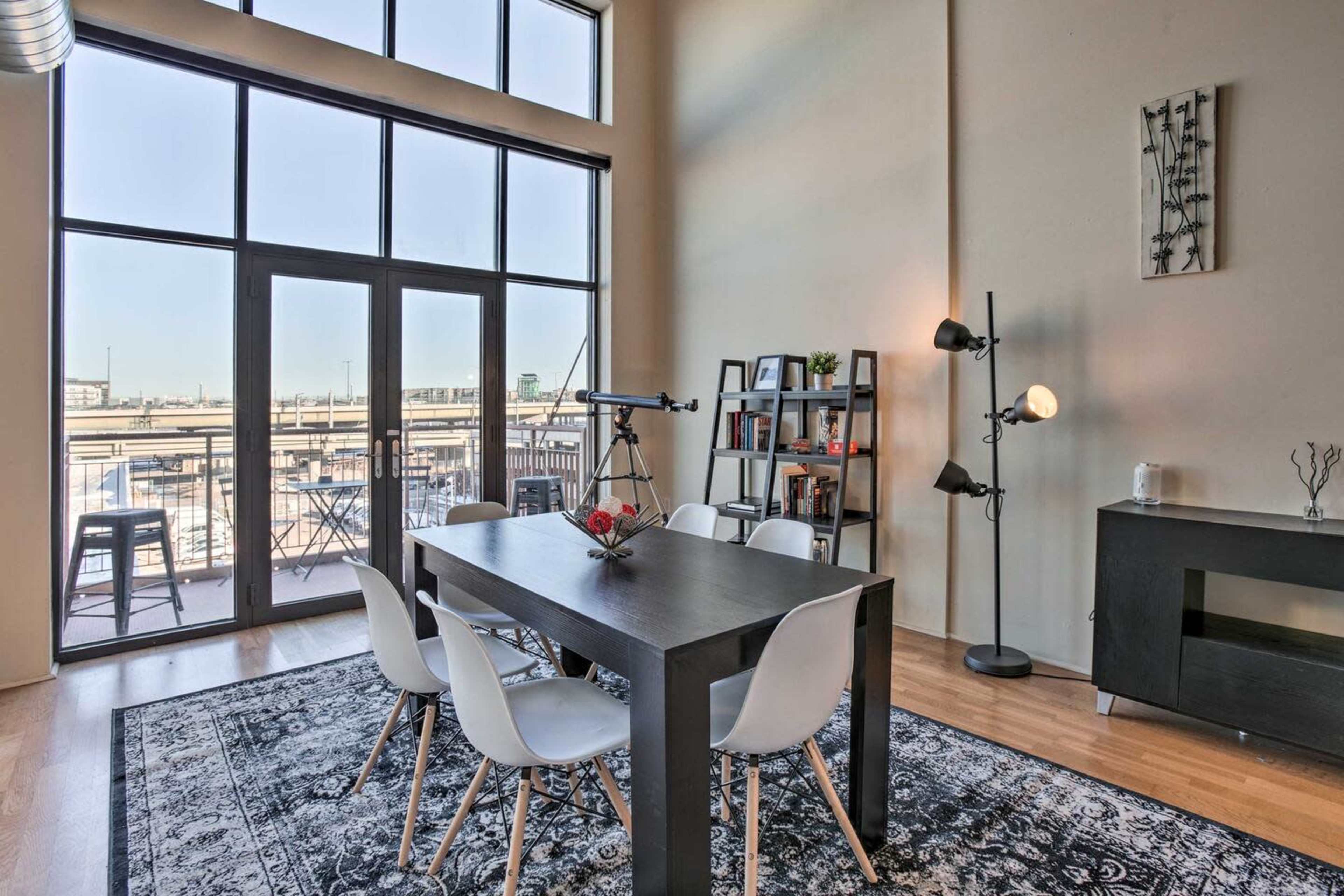 Downtown loft with high ceilings and tons of space Image in Five Points, Denver, CO