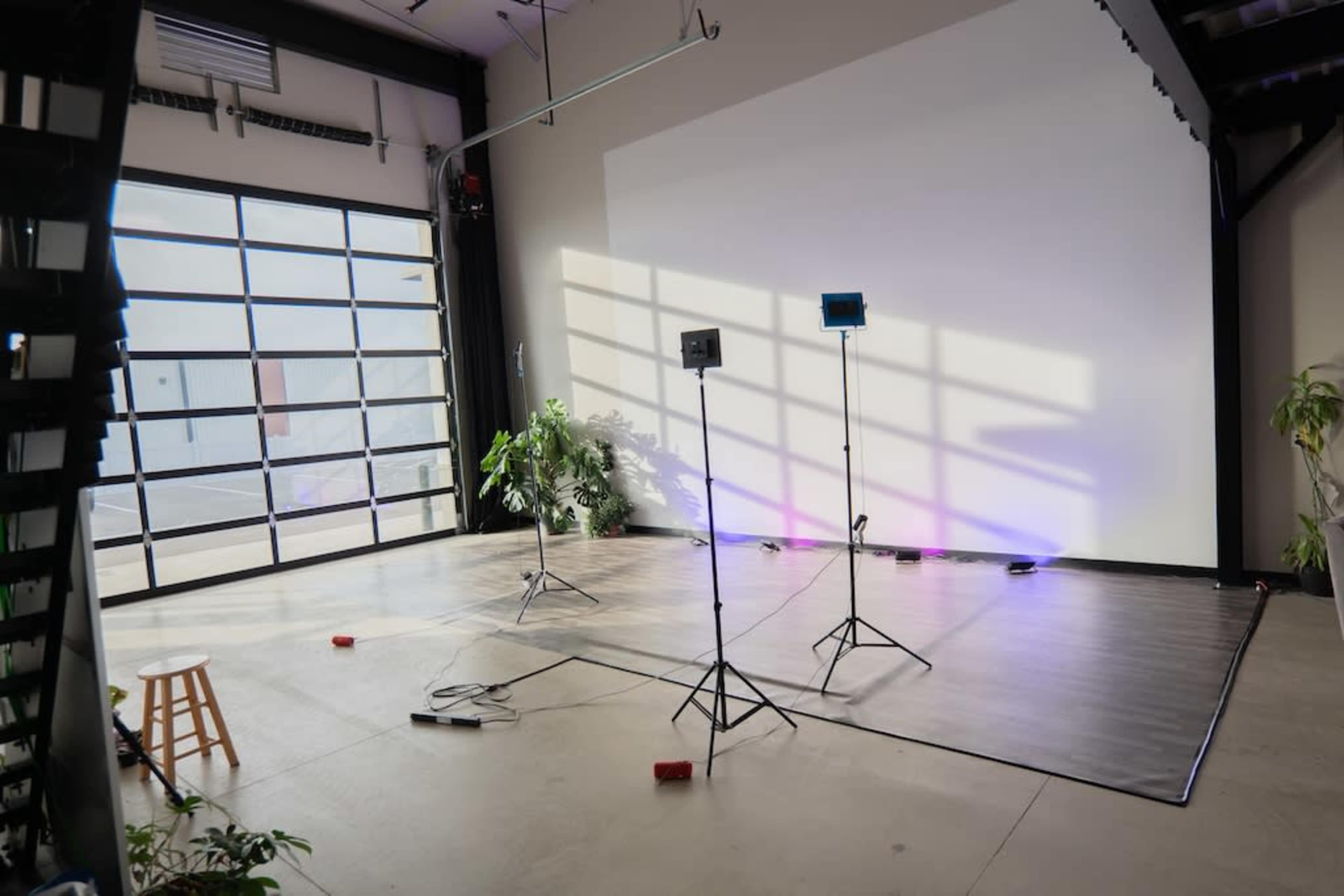 Spacious Pre-Lit Photo/Video Studio in Dacono Image in Dacono, Dacono, CO