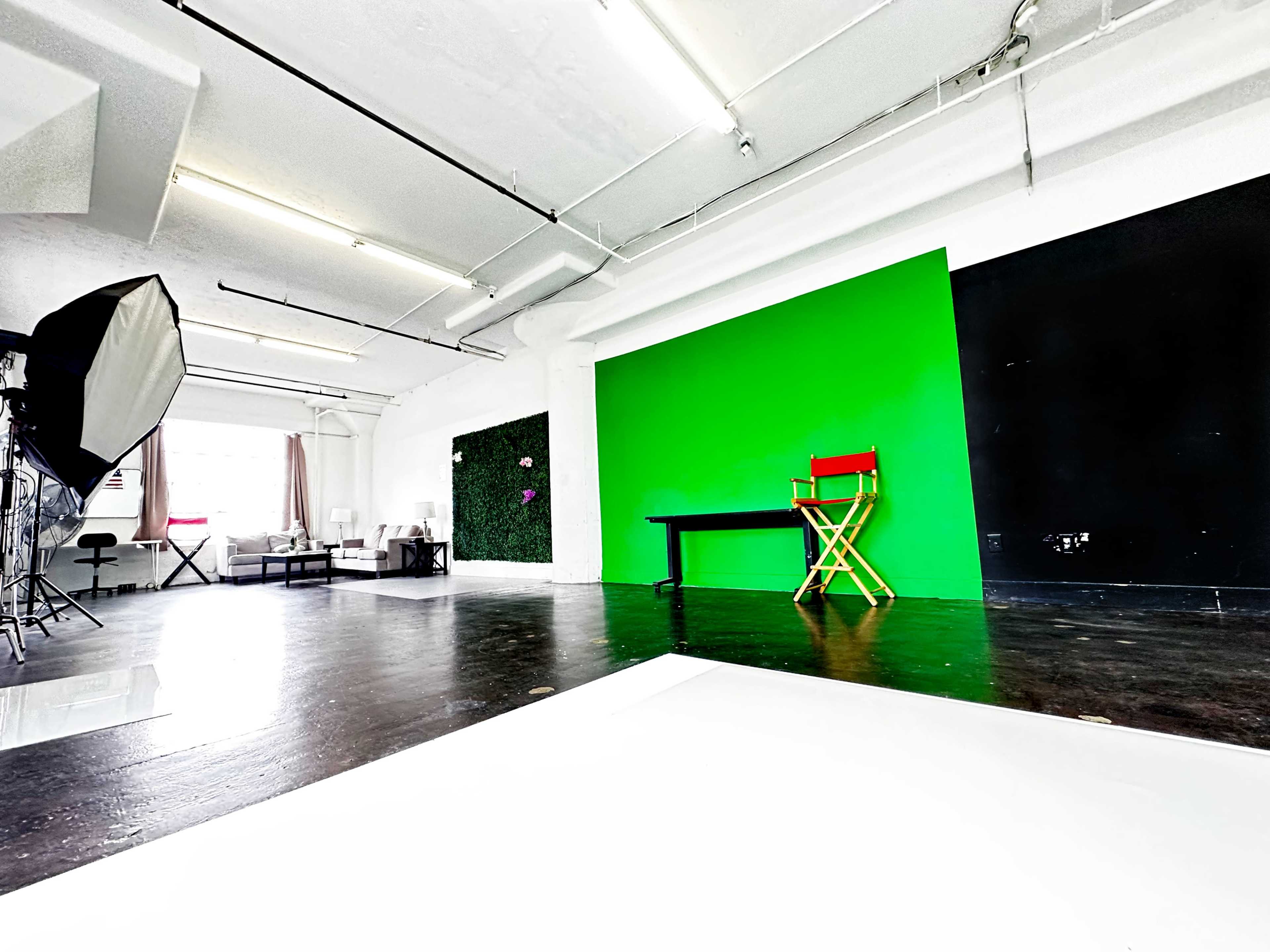 Beautiful Studio with Cyc Wall, Green Screen, Natural Light, Multiple Backgrounds and Free Lighting Gear Image in Central LA, Los Angeles, CA