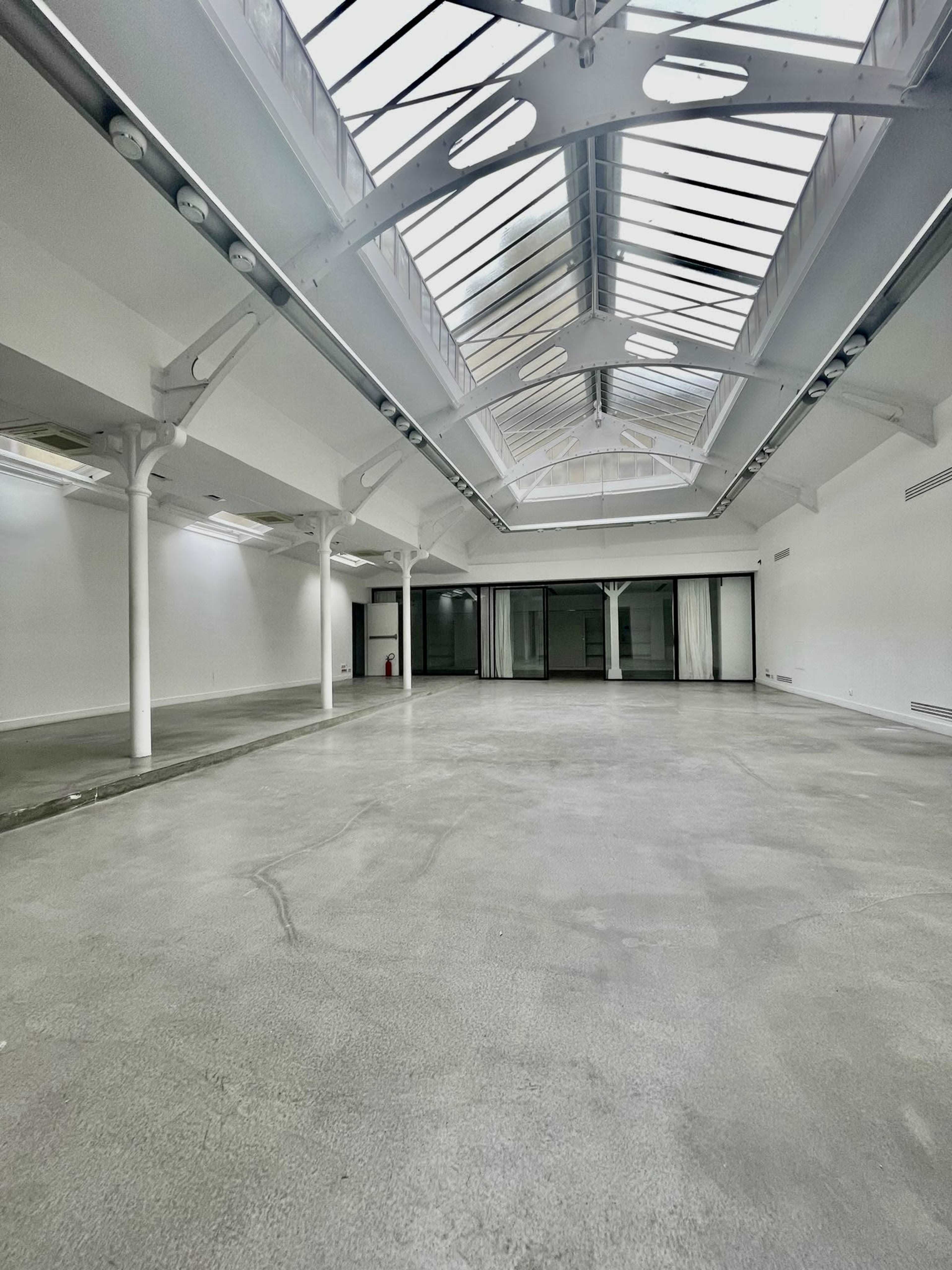 ESPACE ATYPIQUE EN PLEIN COEUR DU MARAIS Image in Saint-Merri, paris, 
