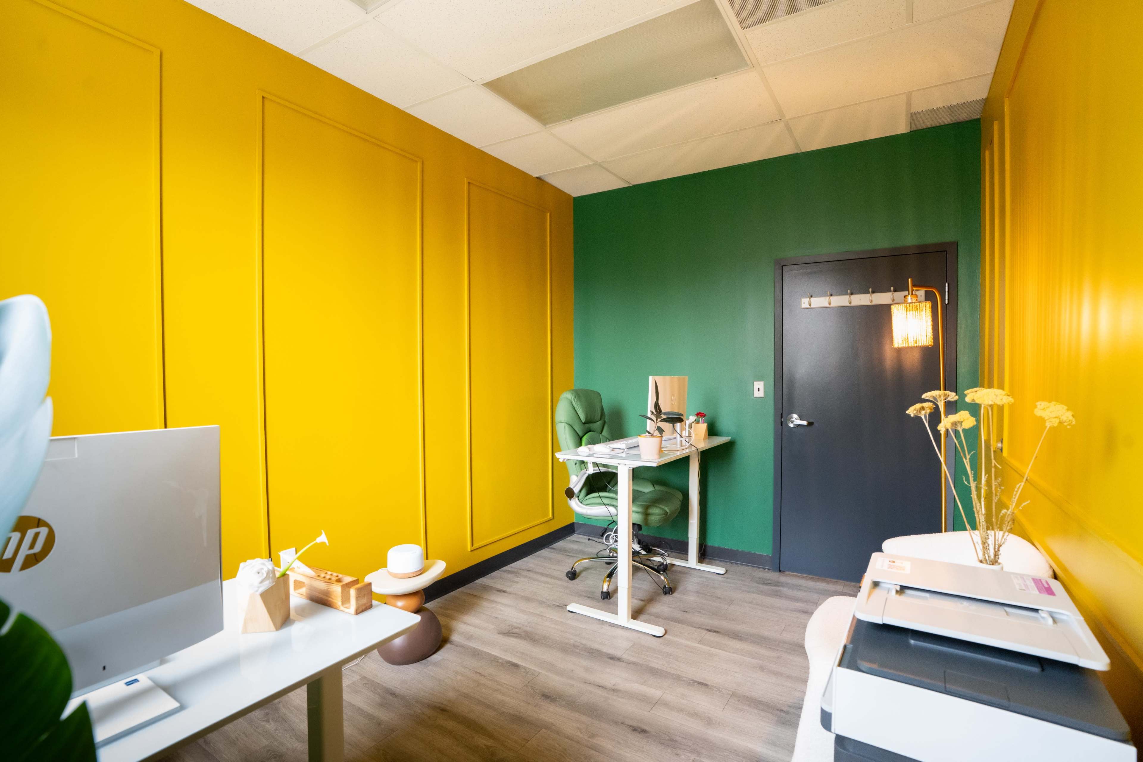 Laurel (8101) Flex Admin Office | Vibrant Creative Meeting Space Image in Laurel, Laurel, MD