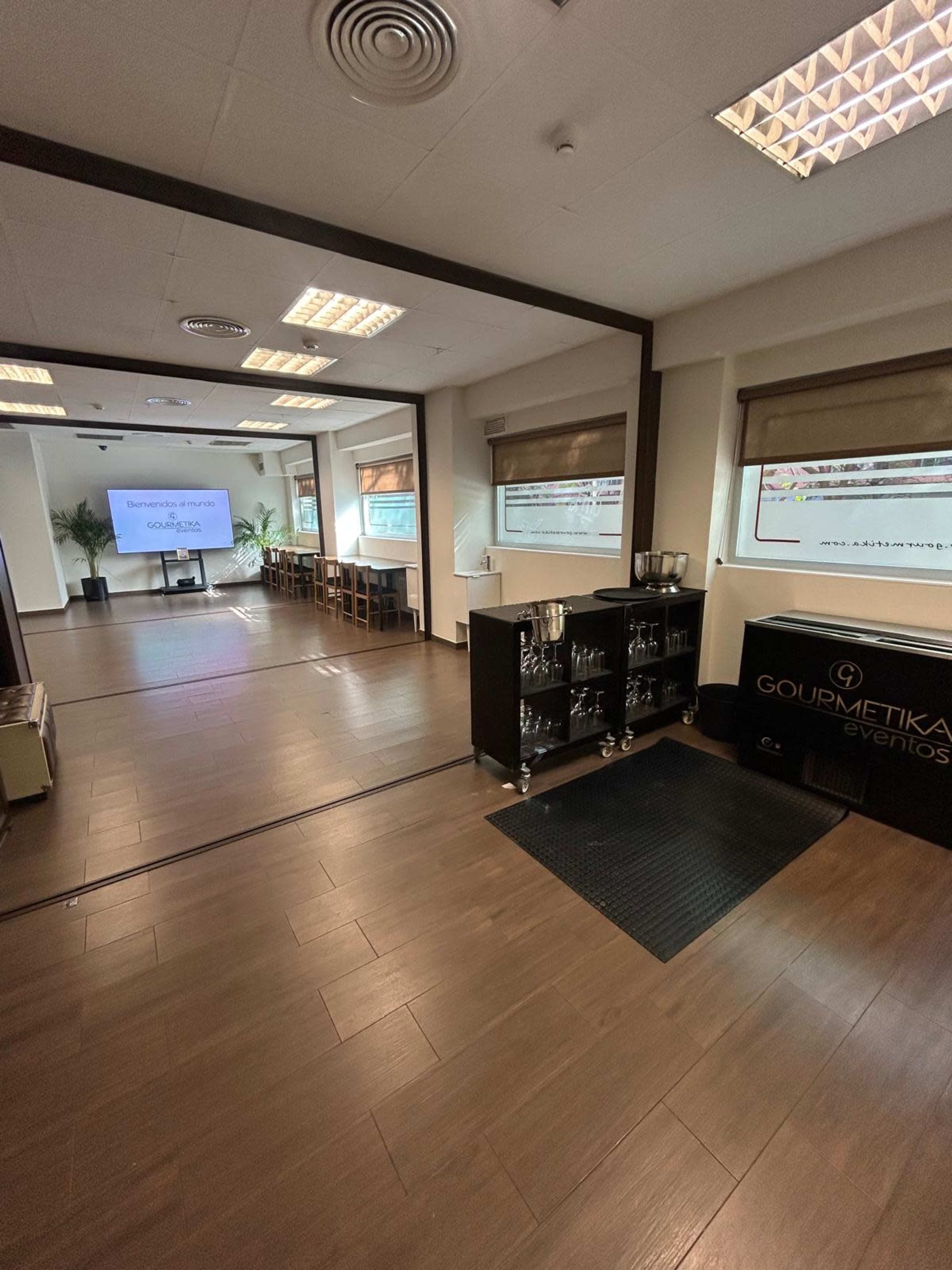 SALA DIAFANA Y PANELABLE DE 65M2 Image in Las Acacias, MADRID, M