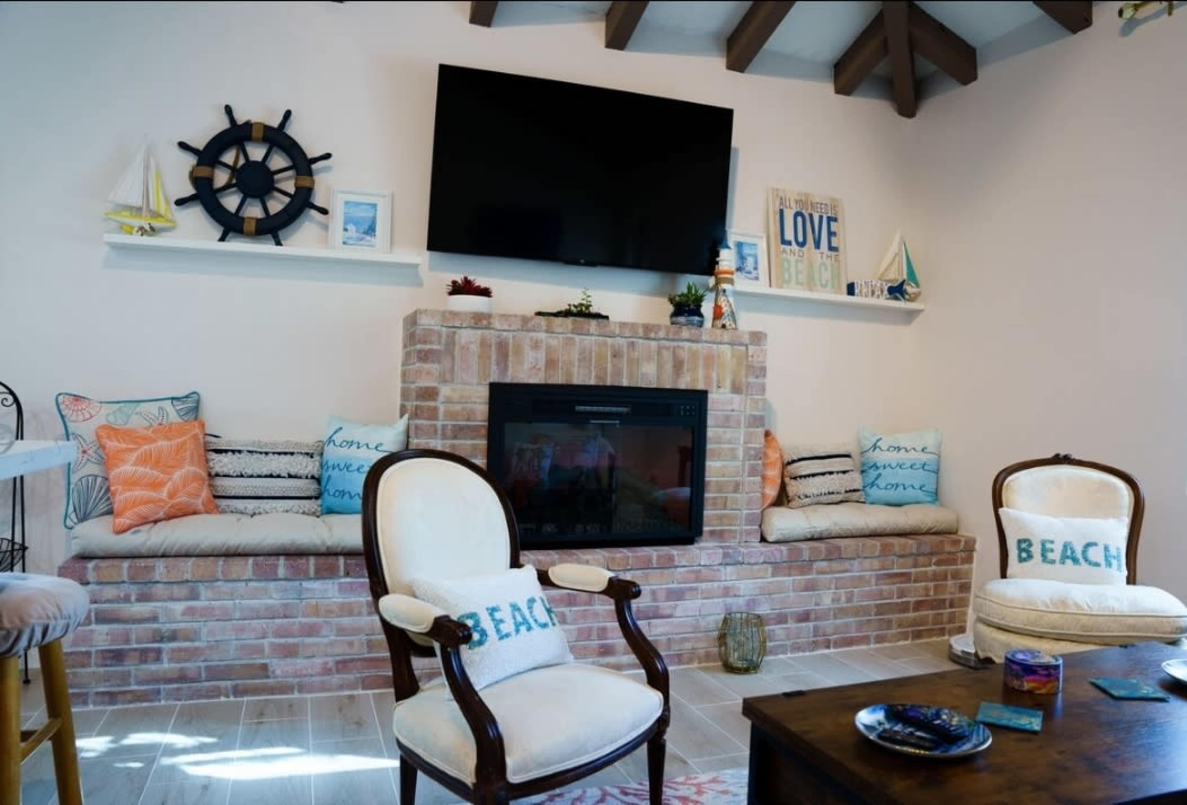 Charming Beachside Retreat: Versatile 2BR/1BA Haven for Events, Meetings, Shoots, Workshops, Etc. Image in Parker Ridge, West Palm Beach, FL