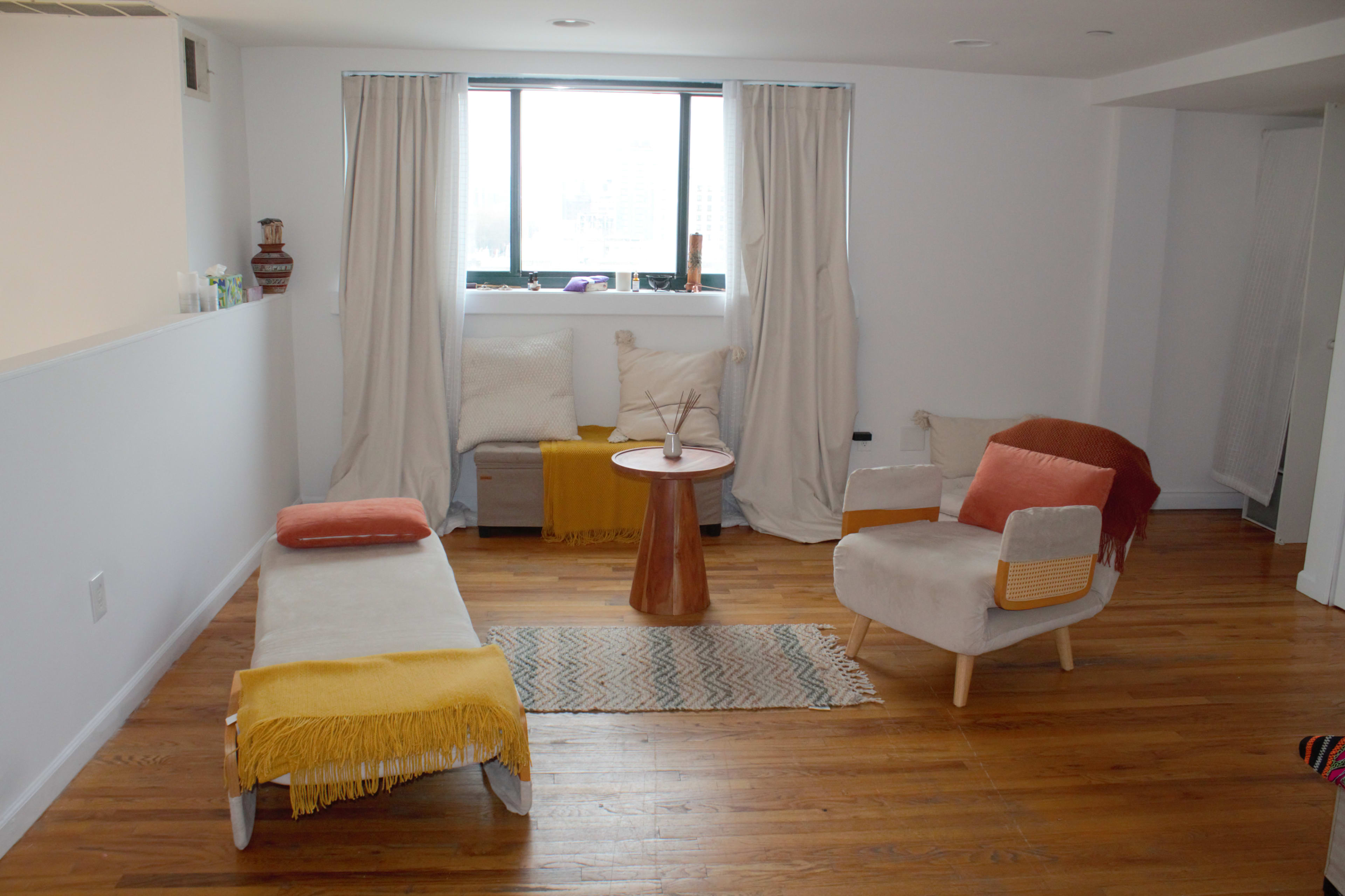 vibrant urban Loft with Skyline View Image in Astoria, Long Island City, NY