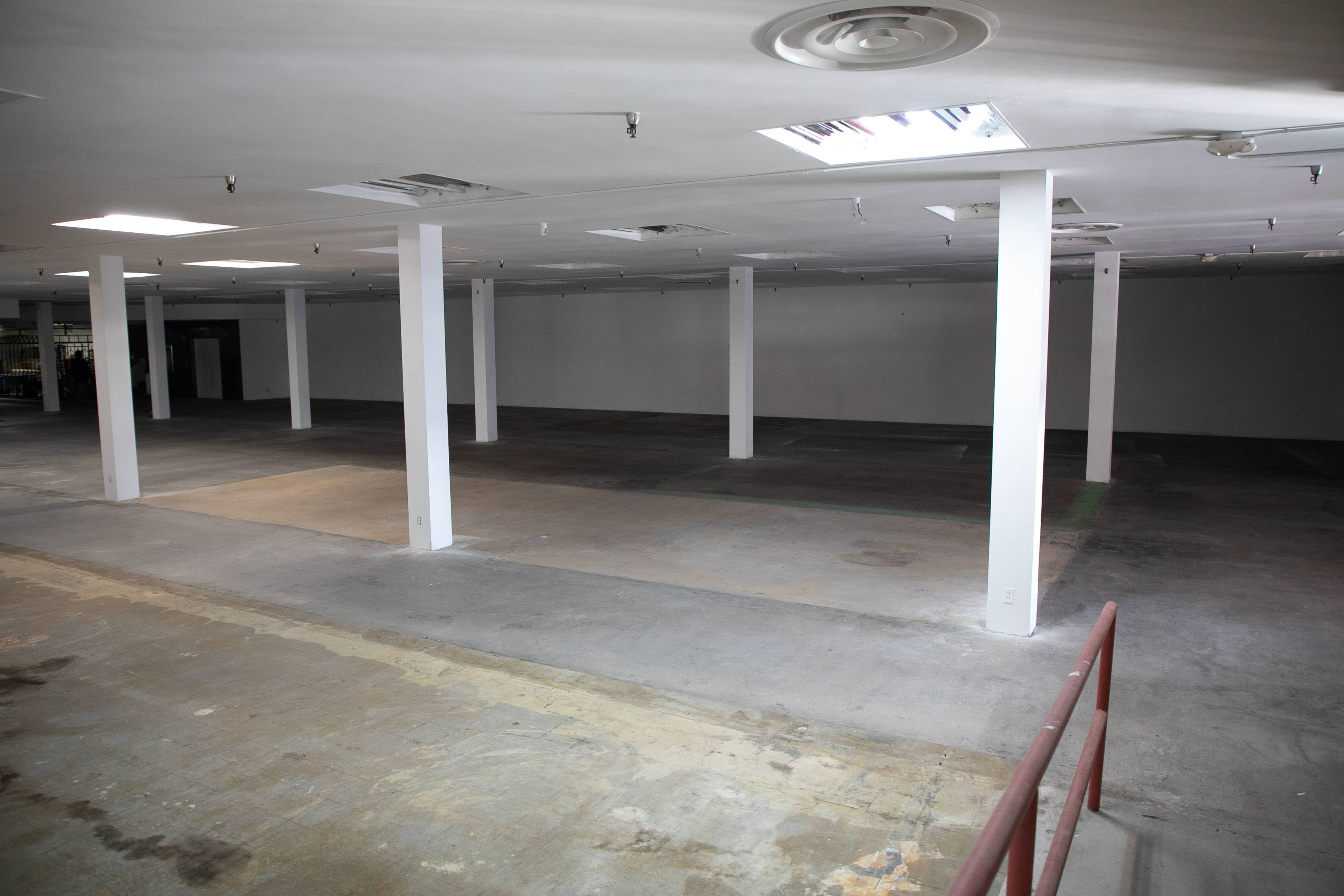 Industrial Multi Level Shopping Center Image in Inglewood, inglewood, CA