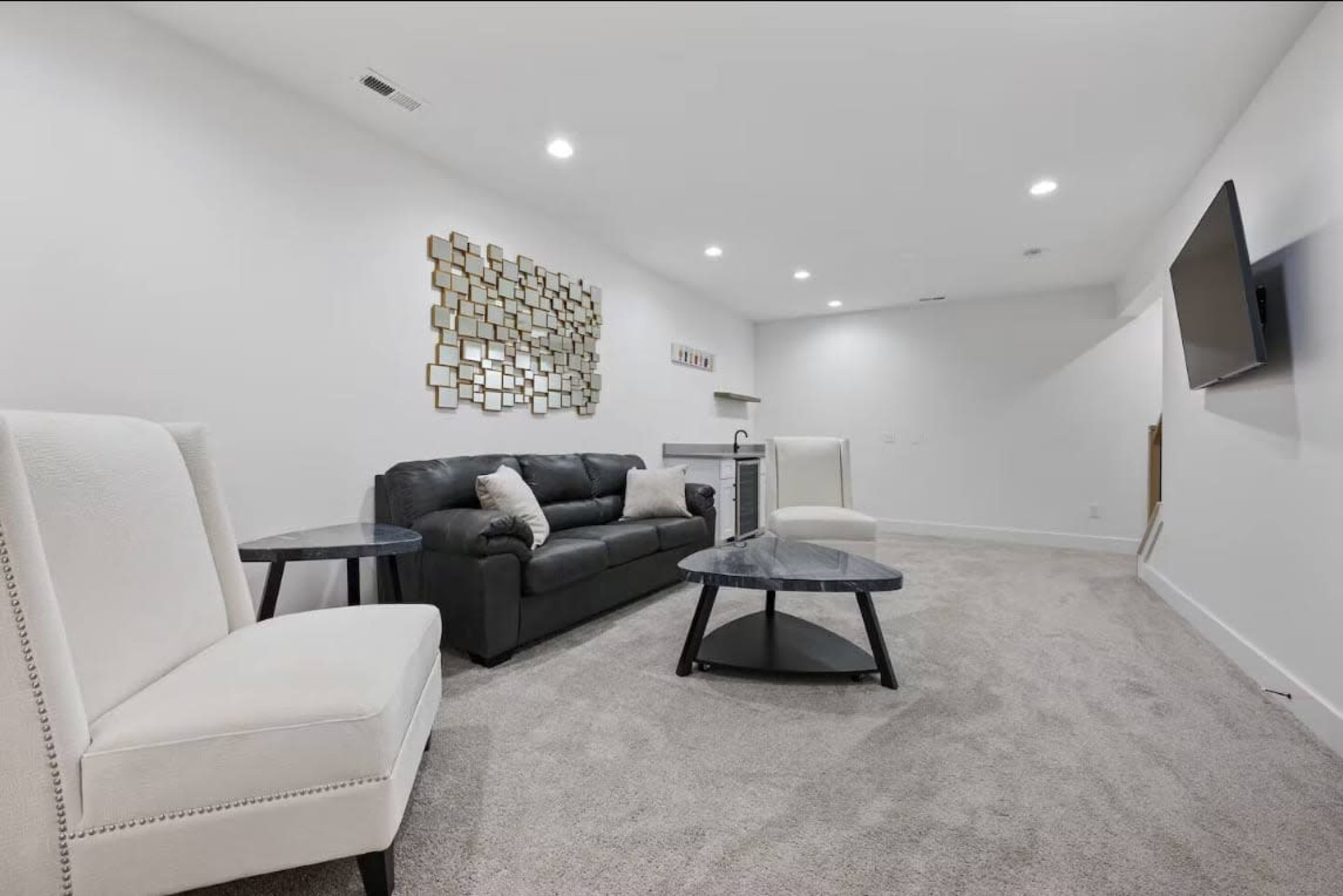 Casa Cielo 🌿🐯Short North • Convention • Free Parking• King Bed Image in Italian Village, Columbus, OH