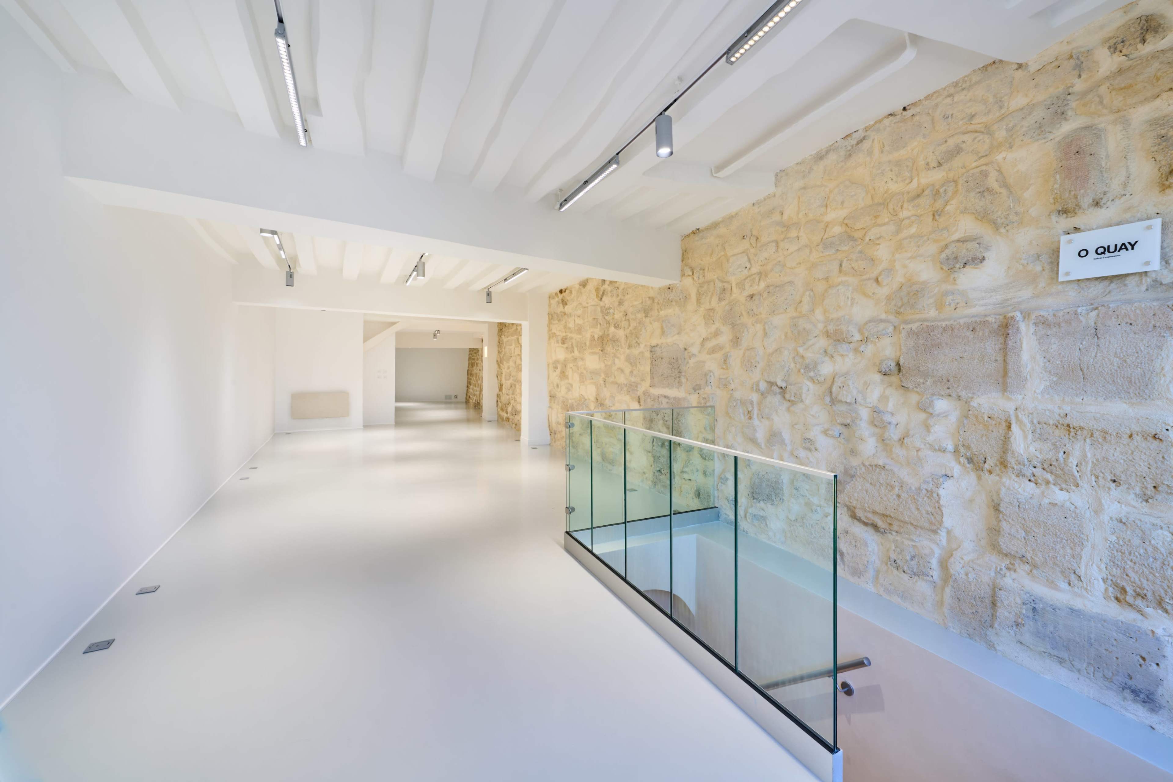 Modern Gallery/Pop-up close to Notre Dame Image dans St Victor, Paris, 
