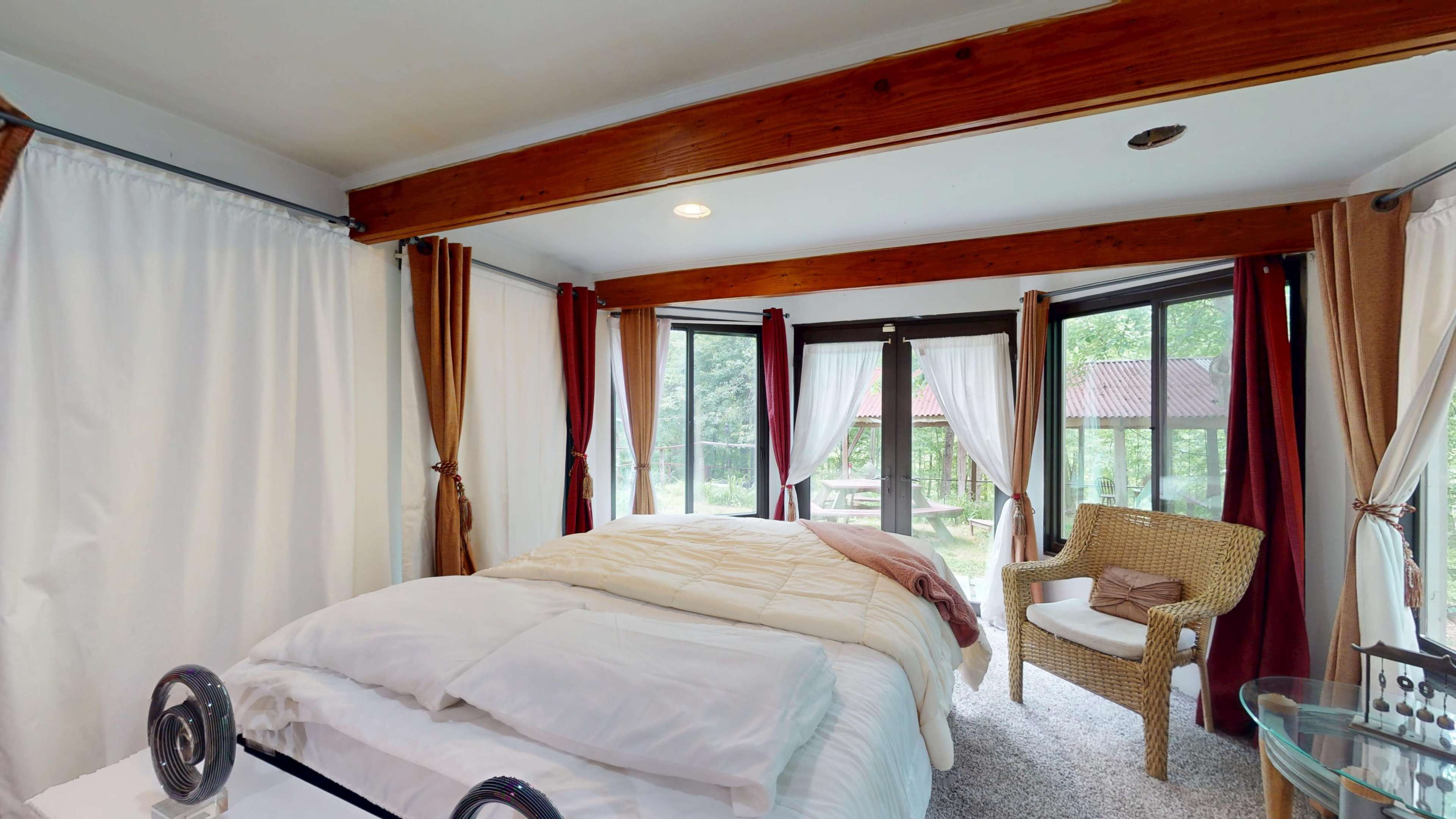 Bright Suburban Home for Content Creation & Intimate Events Image in Clinton, Clinton, MD