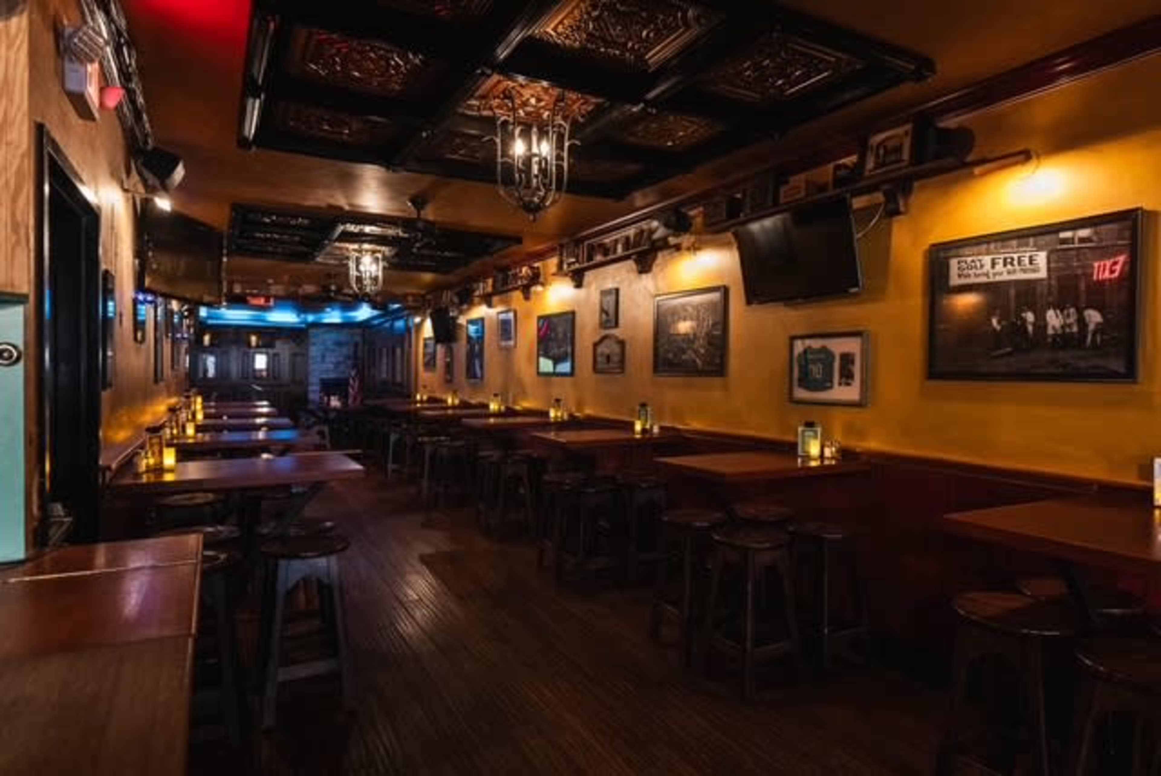 Main Bar + Balcony Image in Midtown, New York, NY