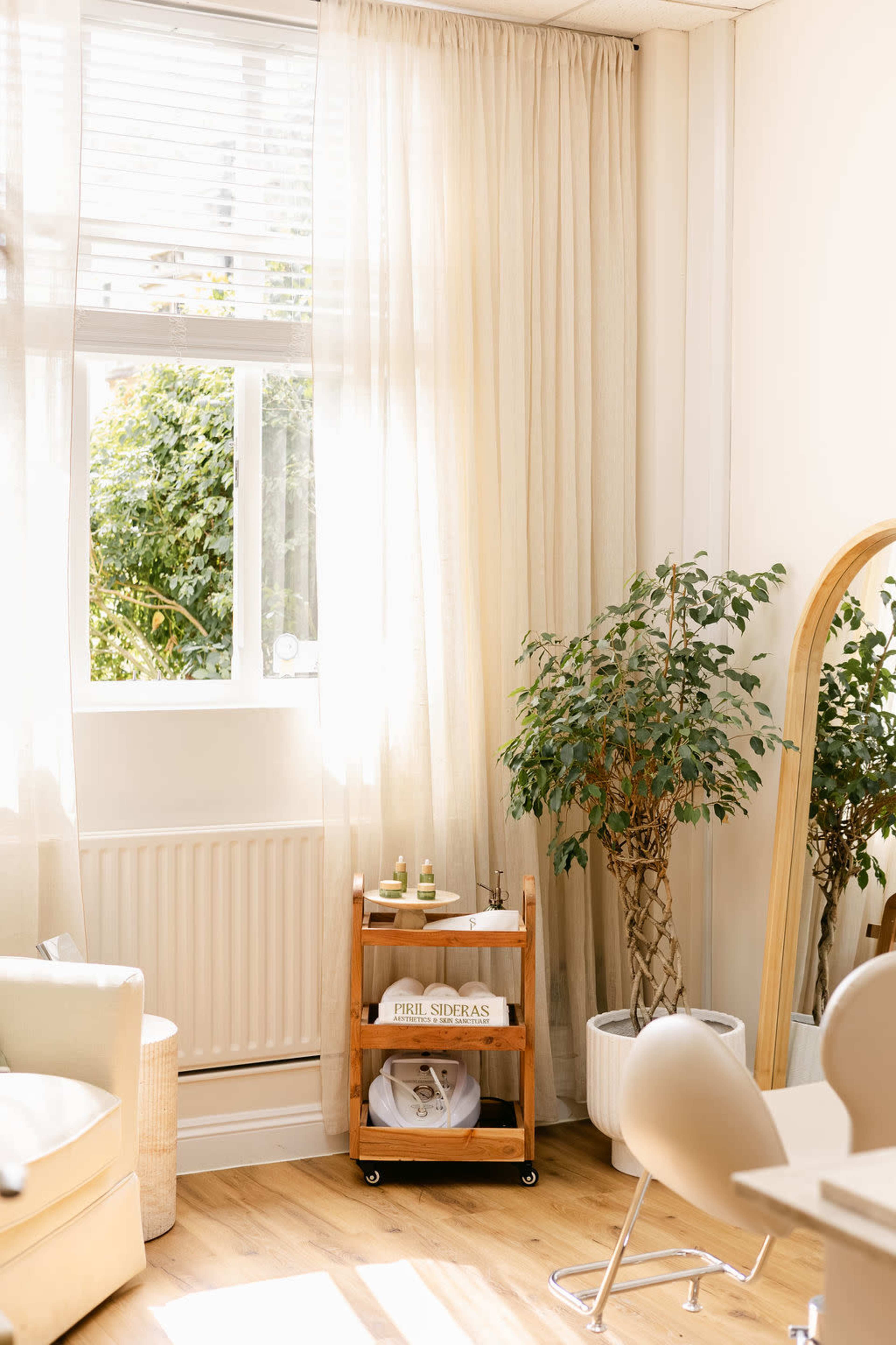 Luxe Content Creation Studio & Outdoor Shoot Options in Essex Image in Upshire, Waltham Abbey, ENG