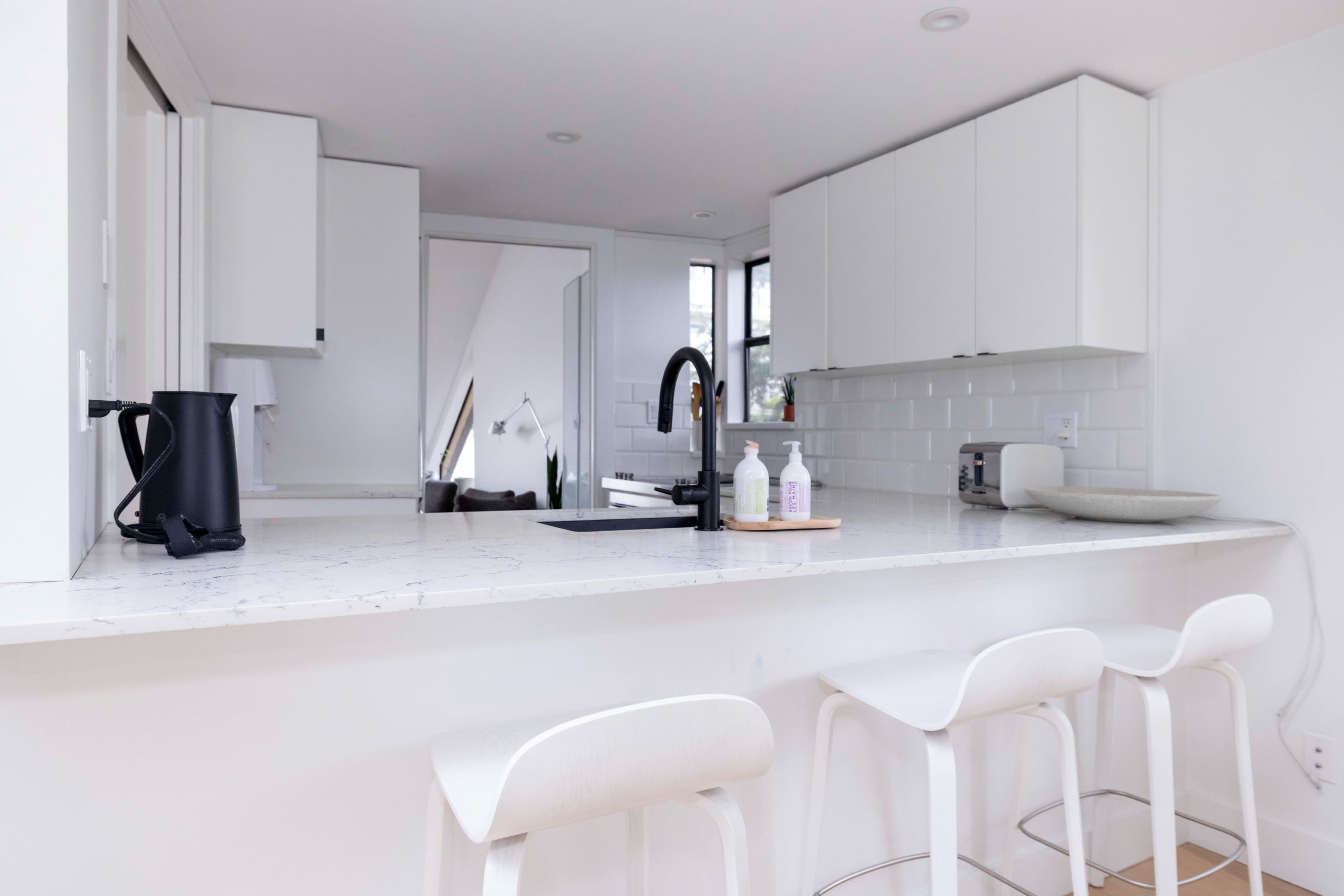 Bright & Airy Kitsilano Loft with Fireplace & Stunning Views Image in West Side, Vancouver, BC