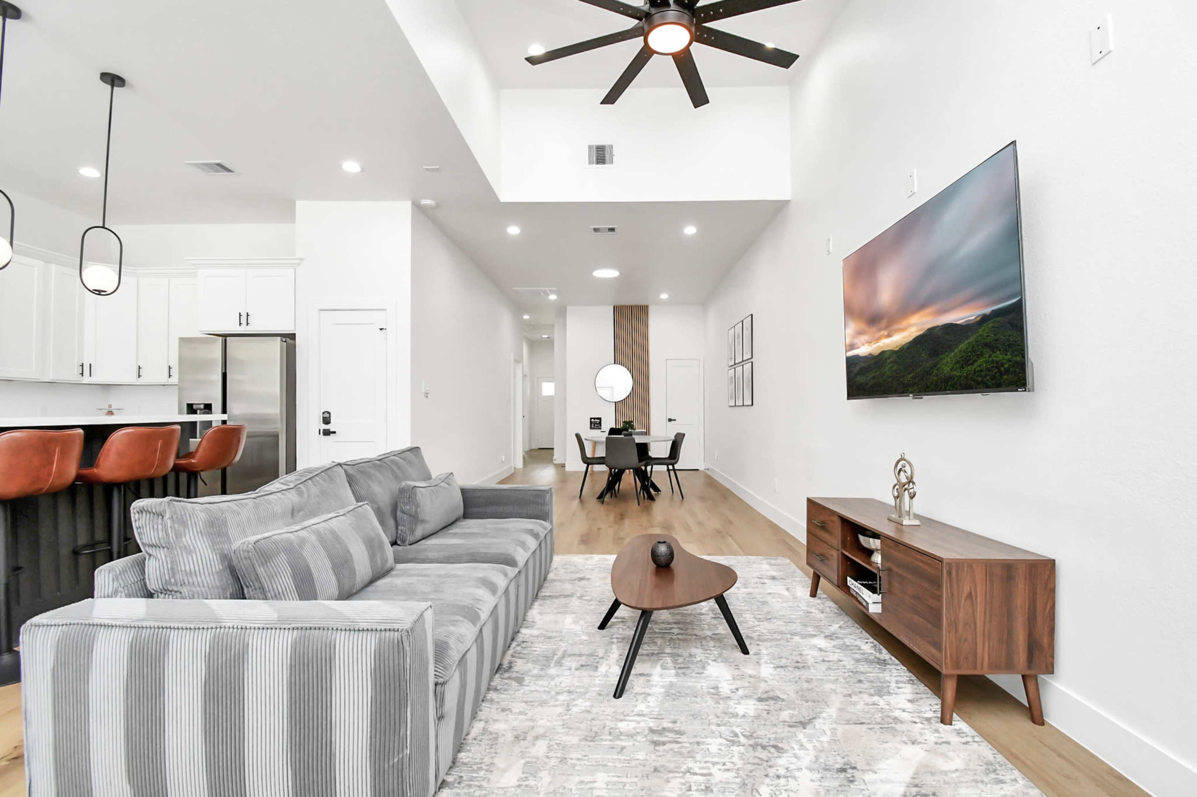 Spacious Gated Houston Retreat | Perfect for Meetings, Retreats & Events (Sleeps 18) Image in South Park, houston, TX