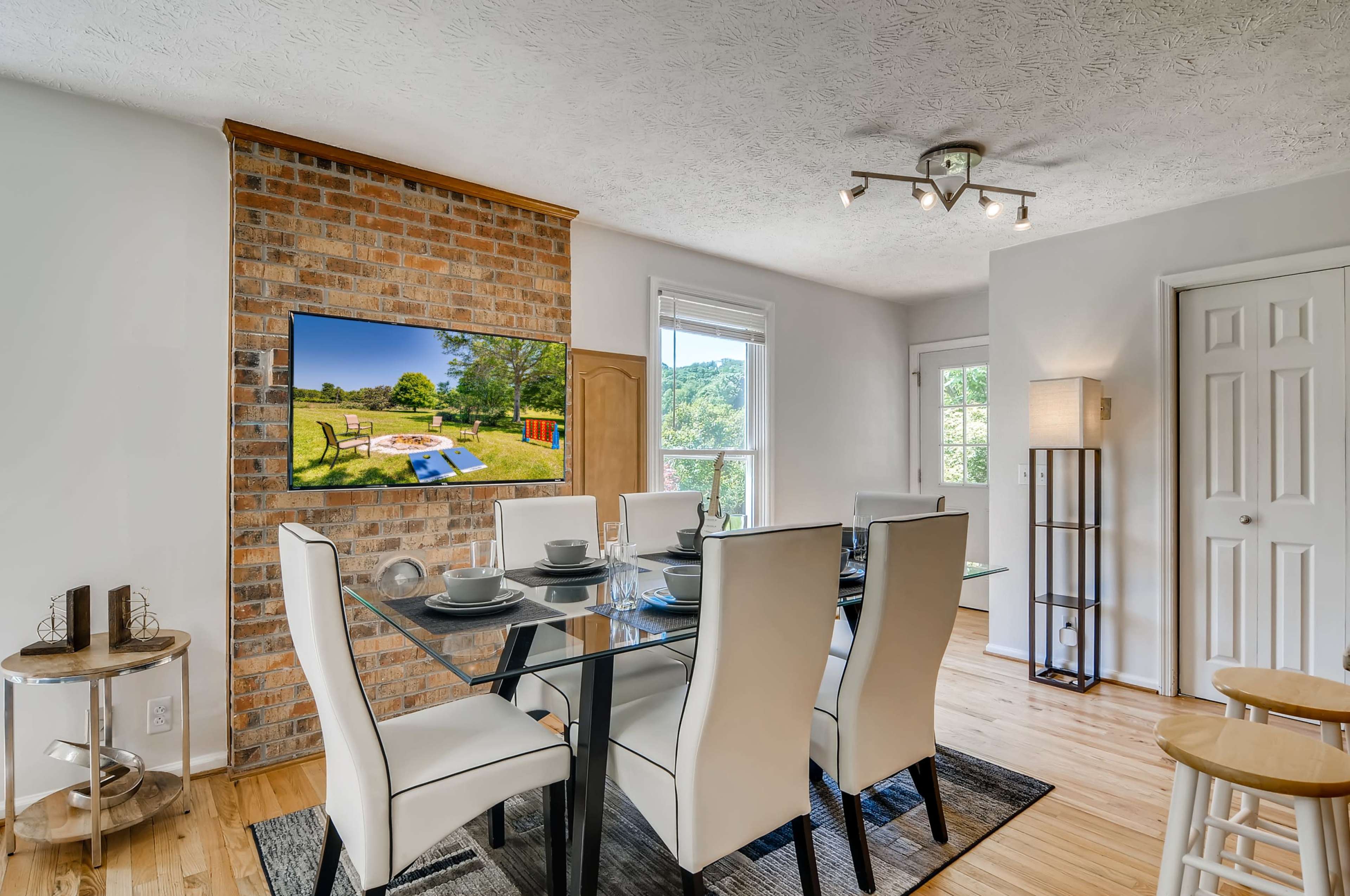 #1 Location 3RB/Large Backyard/Firepit/Games! (F1) Image in , Franklin, TN