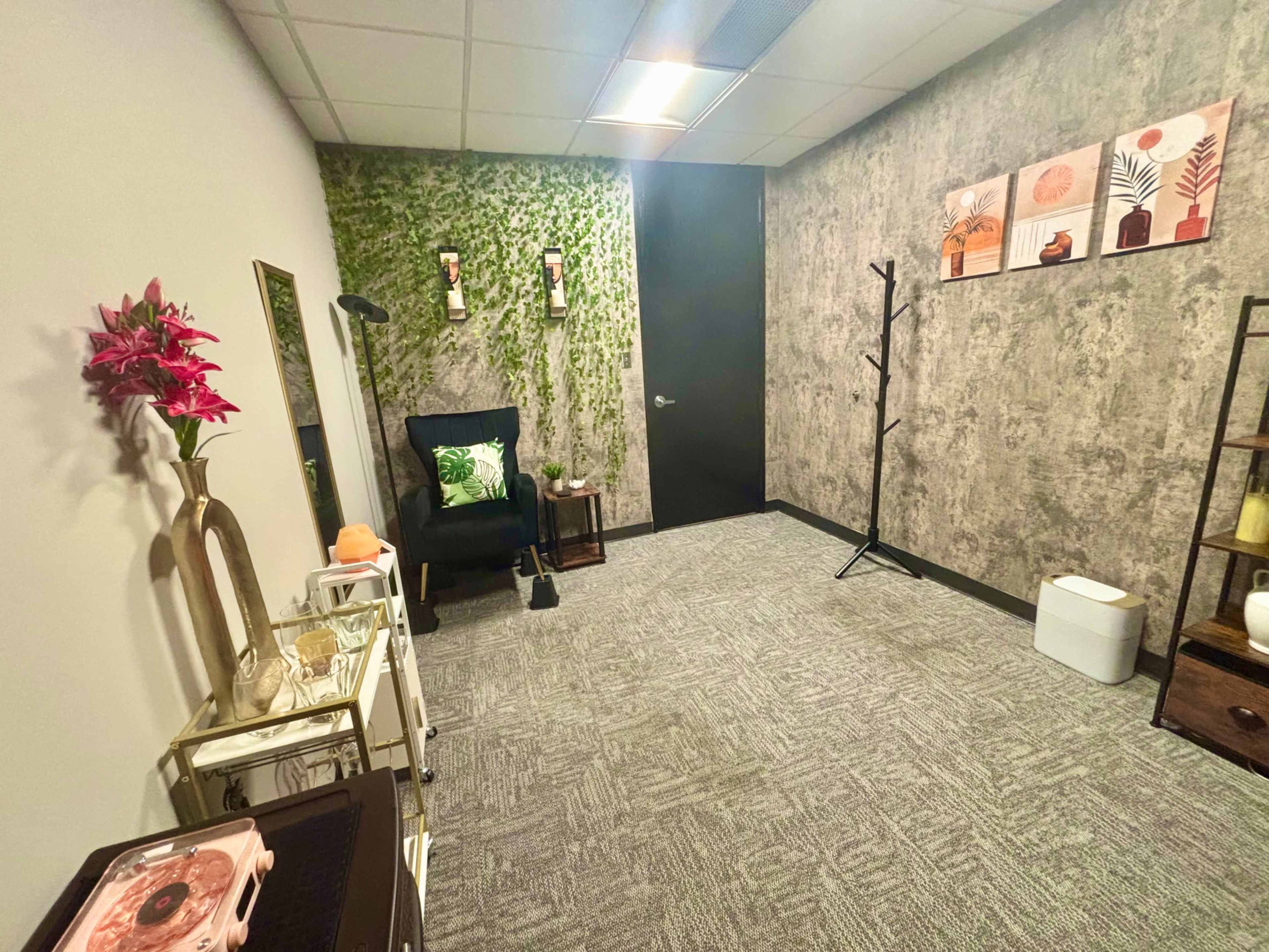 Modern Multipurpose Office. Image in Far North Dallas, Dallas, TX