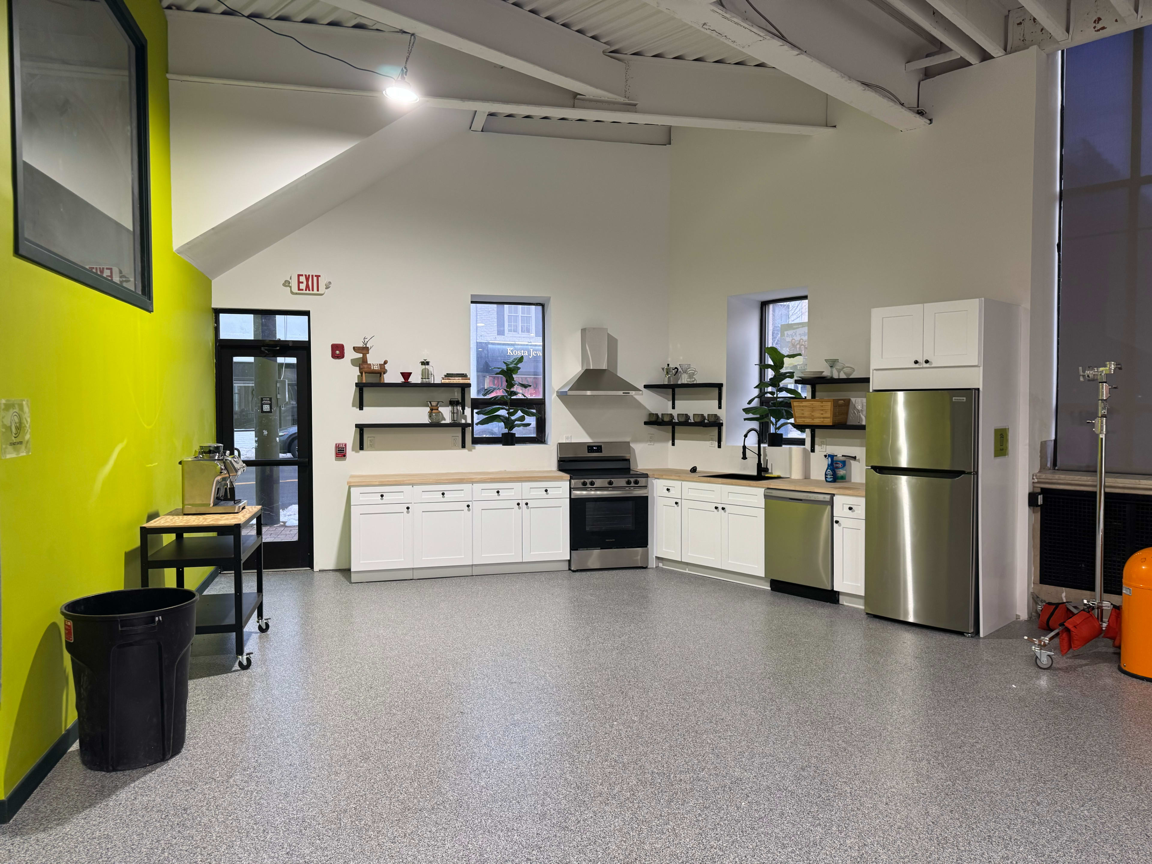 Photo Studio w/ Pre-Built Sets & Open CYC in Fairfield County Image in Norwalk, Norwalk, CT