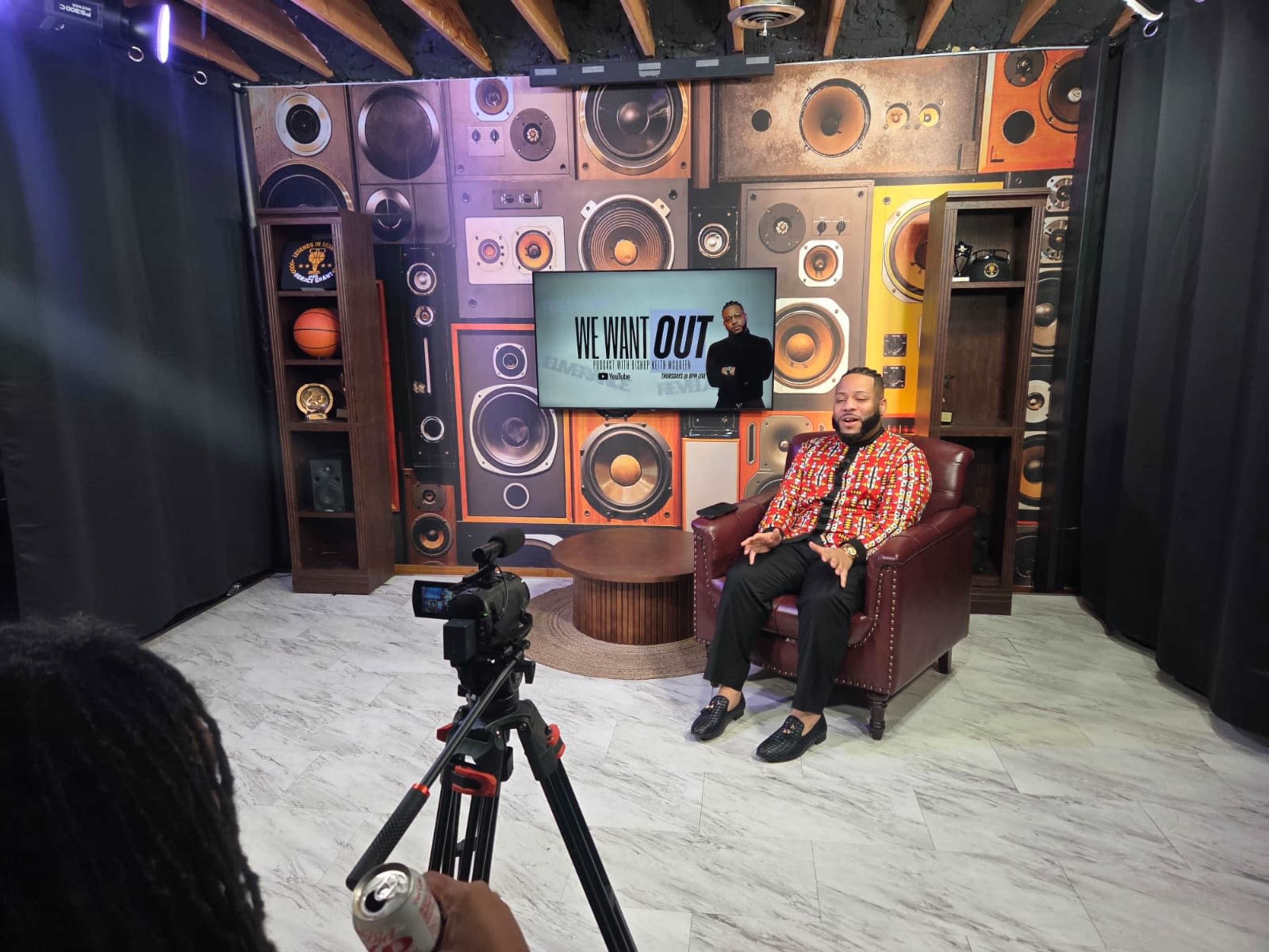 Professional TV Set, Podcast Studio, Photo Studio, Audio Recording Studio & Meeting Space! Image in Proviso Township, Forest Park, IL