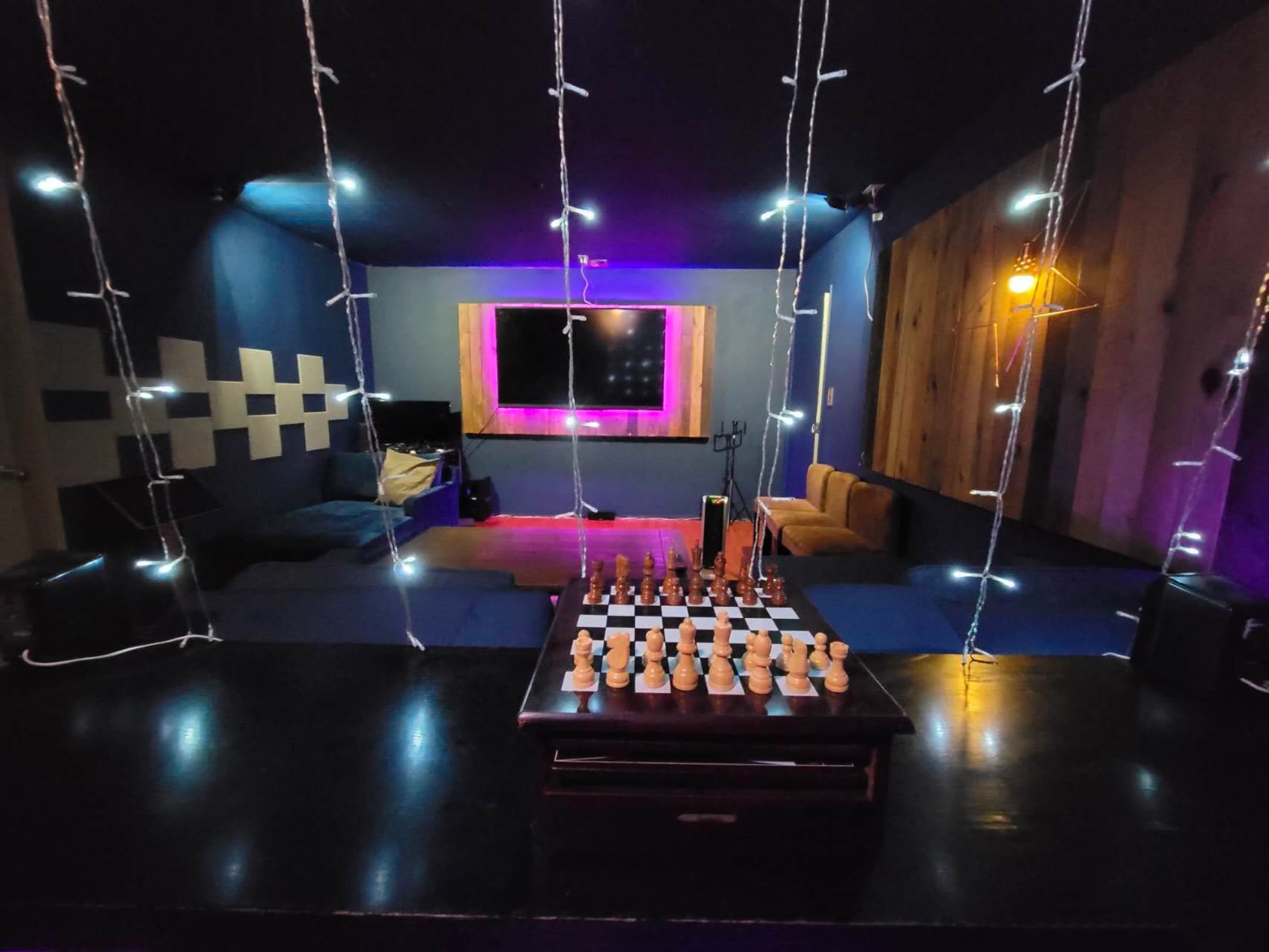 Karaoke & Poker Magic: Your Versatile Set for Fun! Image in Temple City, Temple City, CA