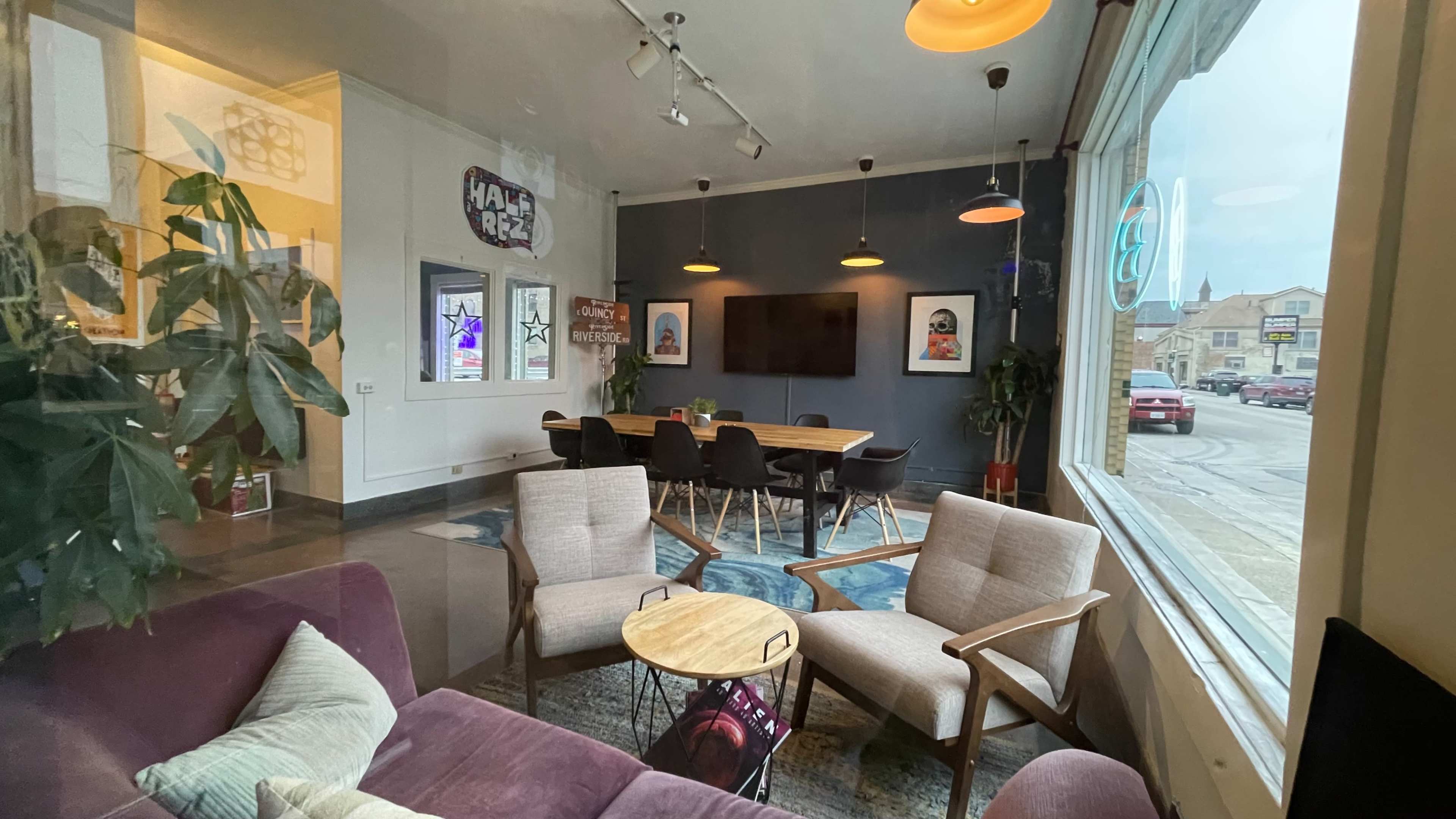 Art-Filled Creative Studio in Riverside - Inspire Your Creativity Image in Riverside Township, Riverside, IL