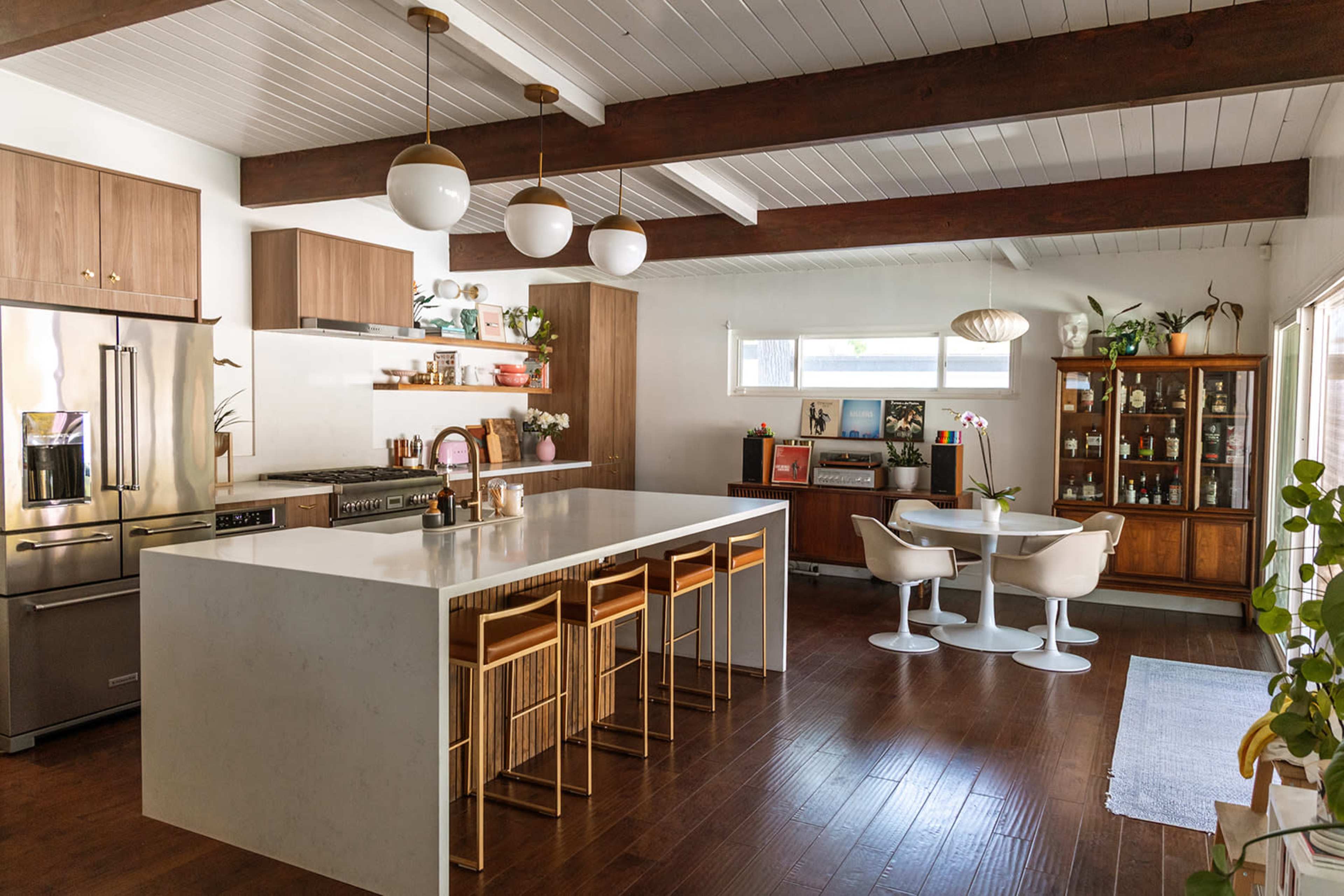 Los Angeles Mid-Century Modern Home with a Palm Springs-style Large Pool Deck Image in Claremont, Claremont, CA