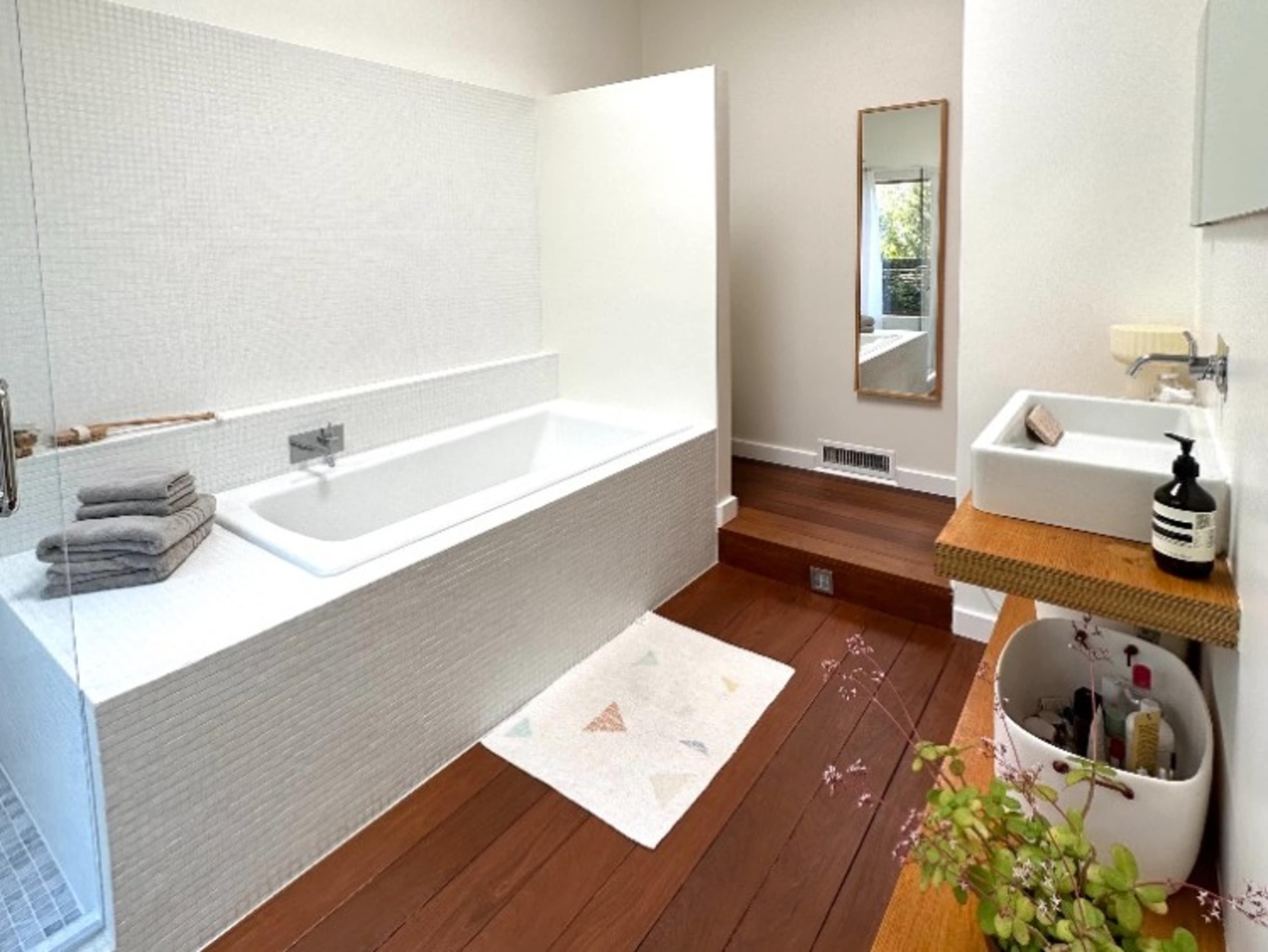 Main bathroom