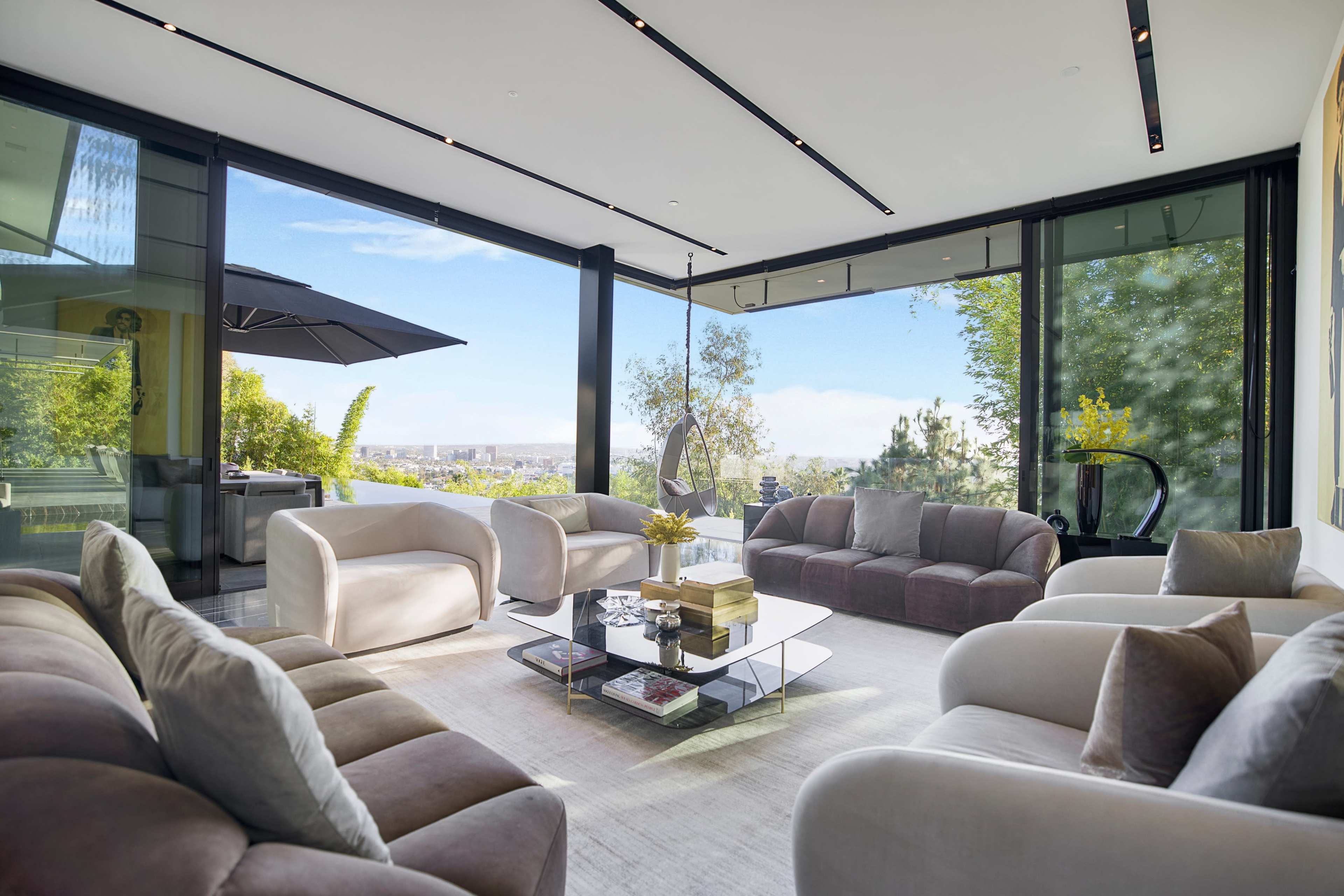 LONDON DREAM: OPULENT CINEMATIC MANSION Image in Central LA, Los Angeles, CA