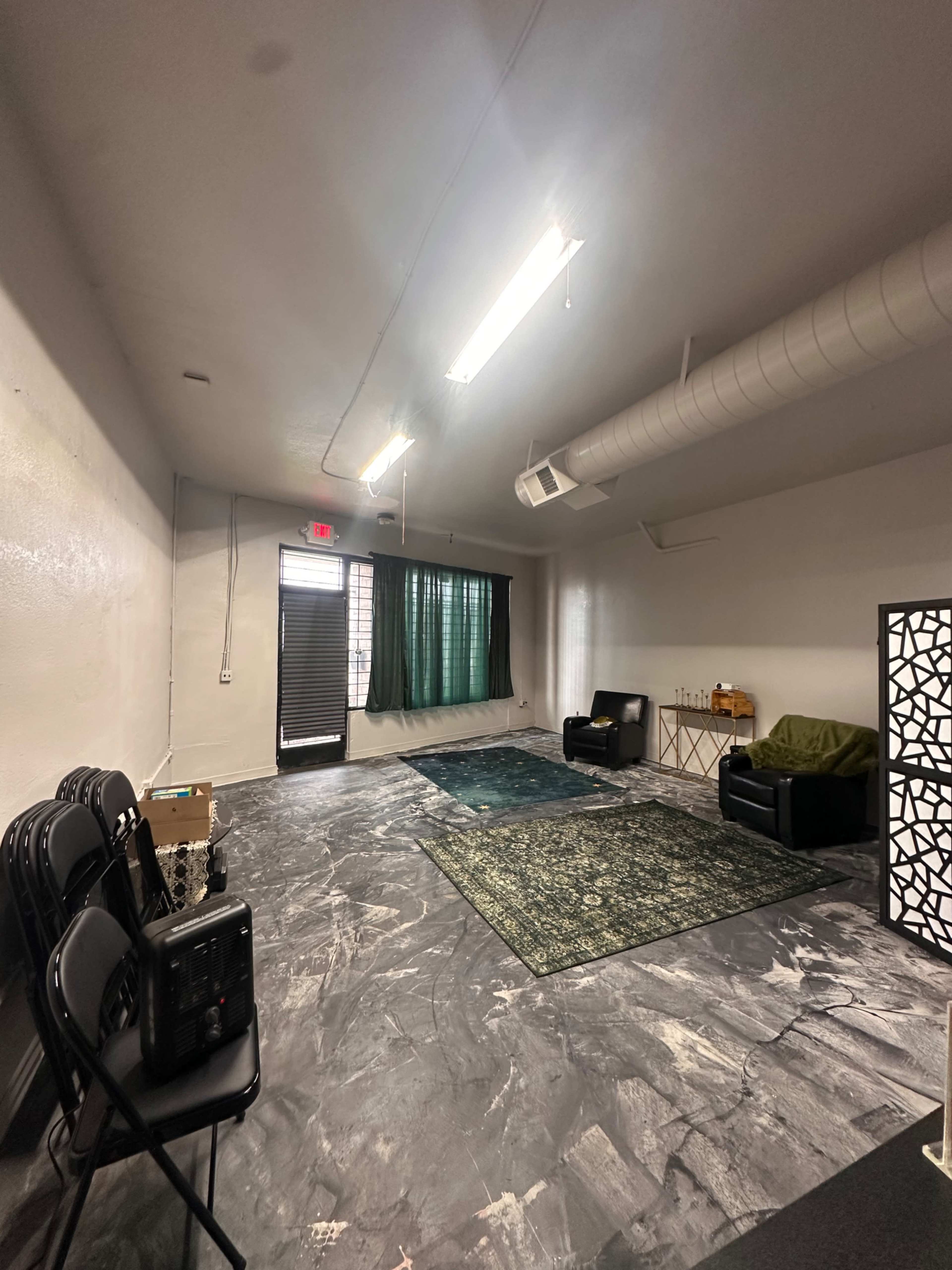 Cozy Vintage Studio Image in West Tahoe Park, Sacramento, CA