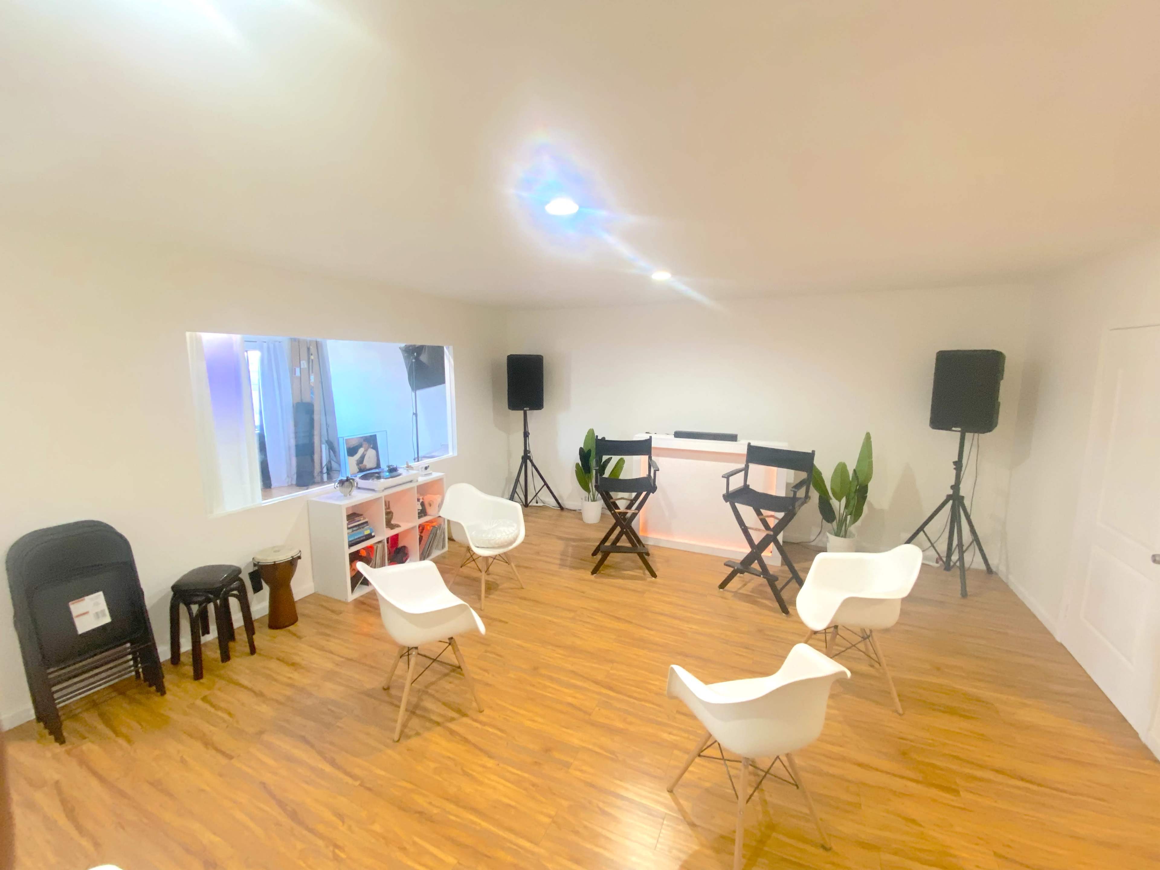 Basic Creative Workspace Image in Central LA, Los Angeles, CA