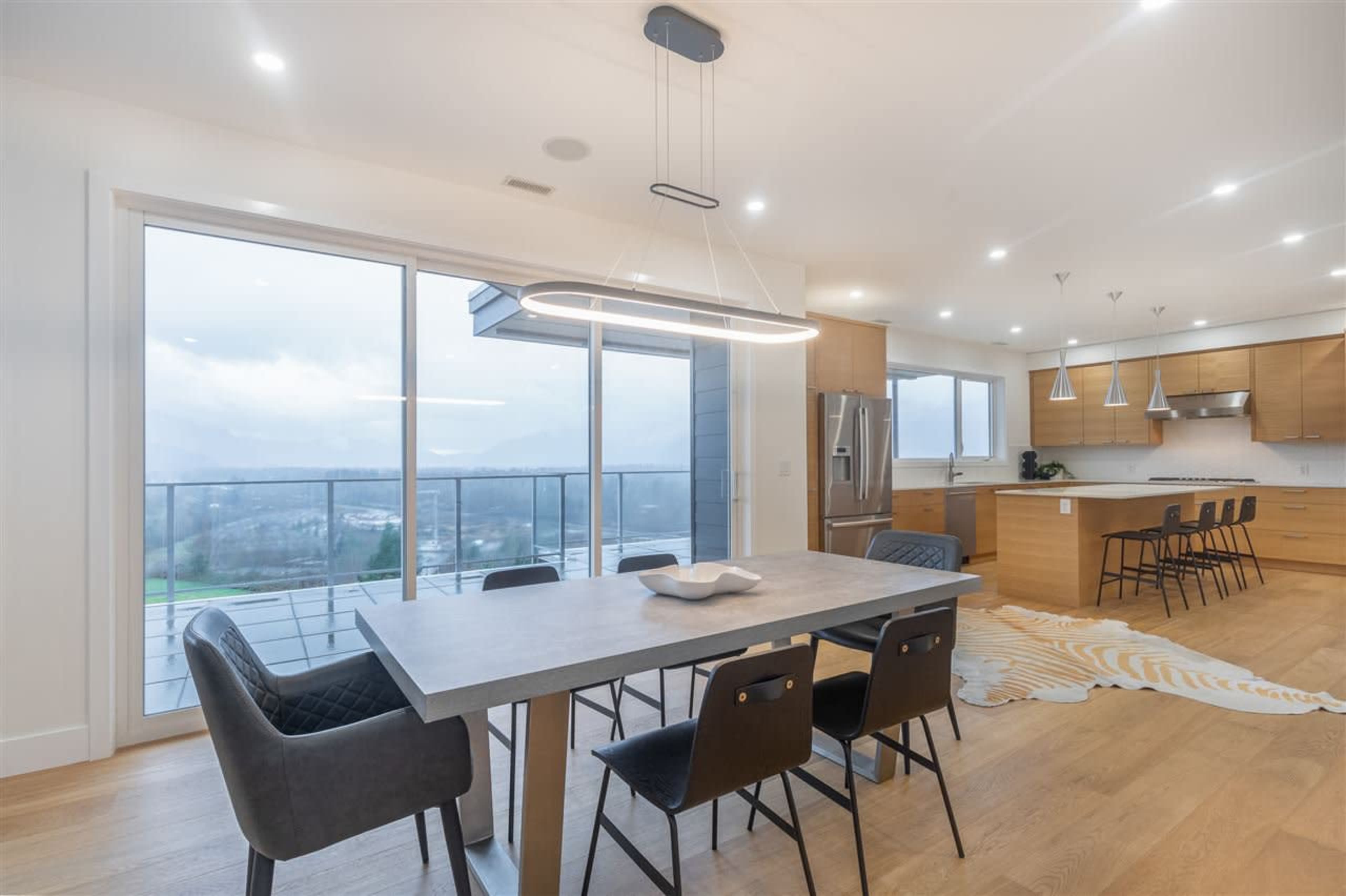 Modern Contemporary Home With Panoramic Views Of Stawamus Chief And Beautiful Sunsets Image in Squamish, Squamish, BC