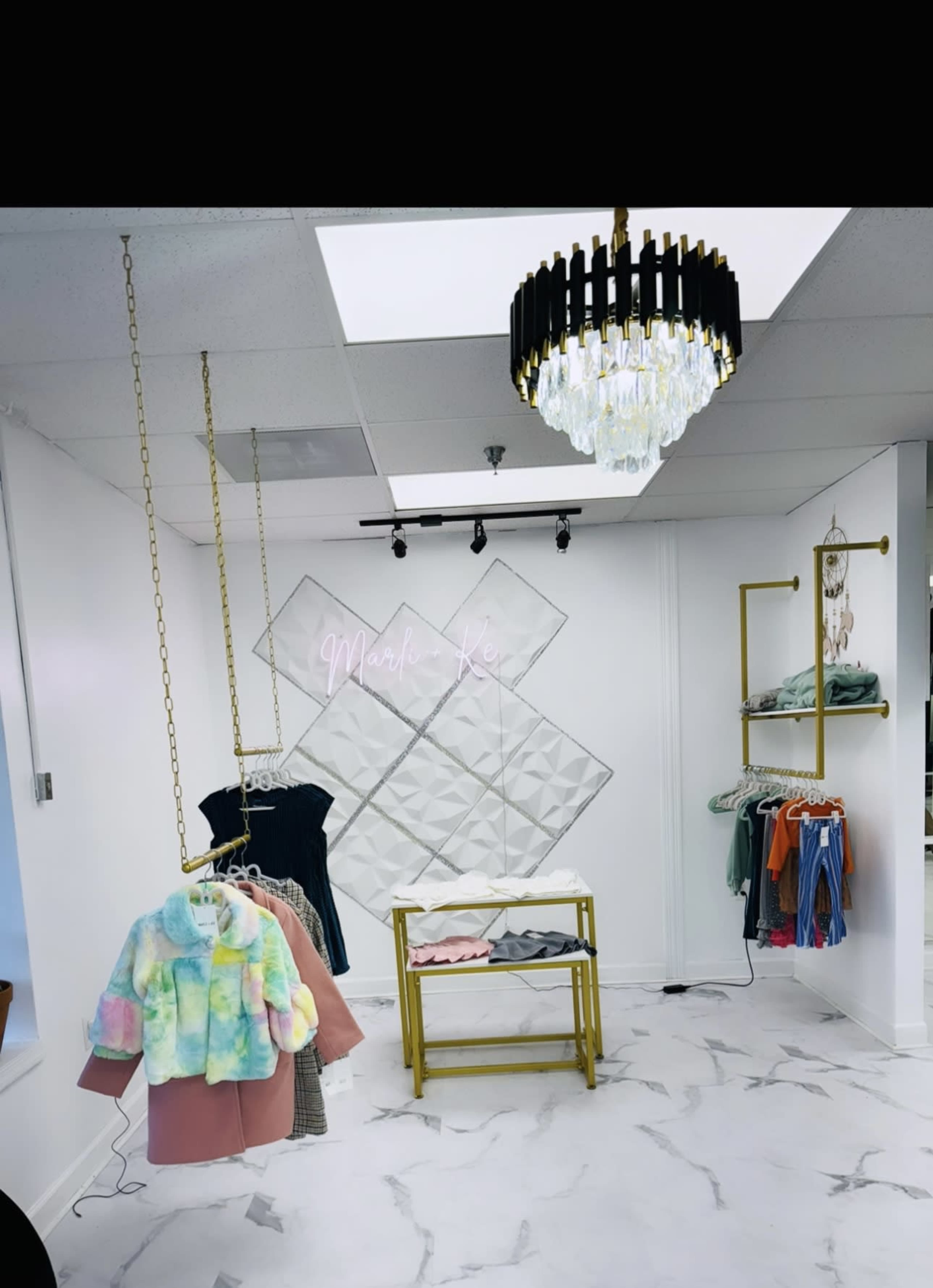 Beauty Parlor, spacious  , fancy , Open Image in Pikesville, Pikesville, MD