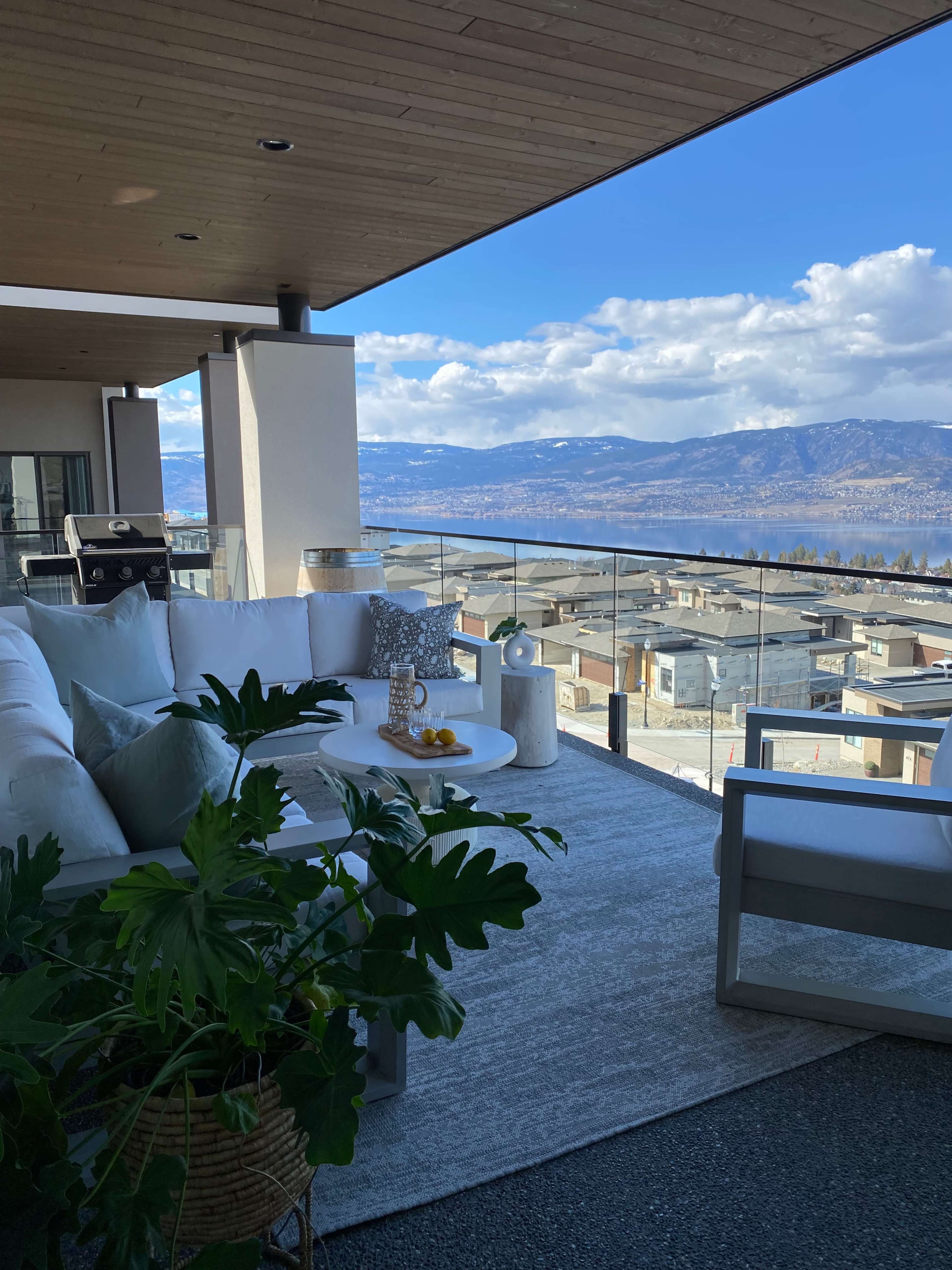 Contemporary Coastal Mountainside Home with Expansive Lake and city Views Image in Southwest Mission, Kelowna, BC