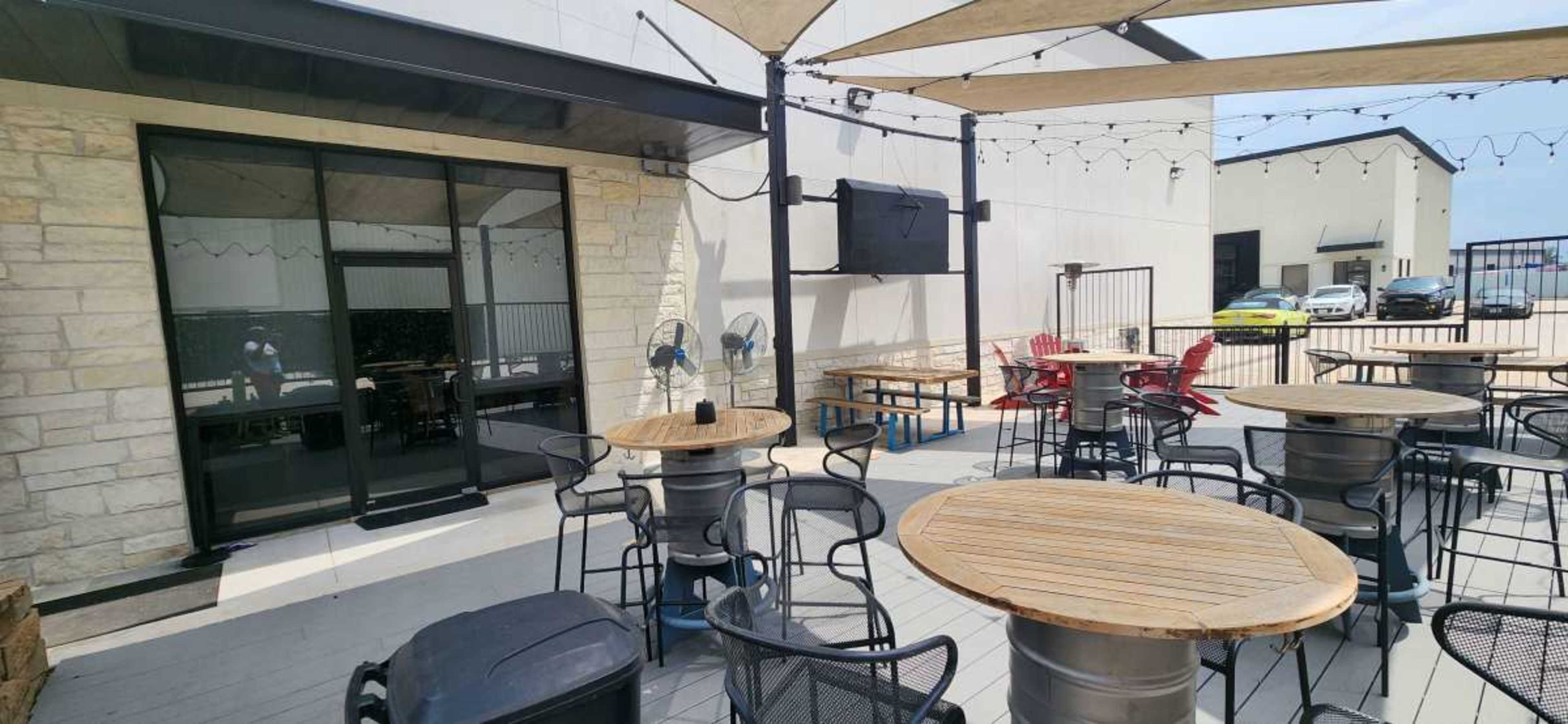 Convenient space with outdoor area available during weekends and weekdays Image in Houston, Houston, TX