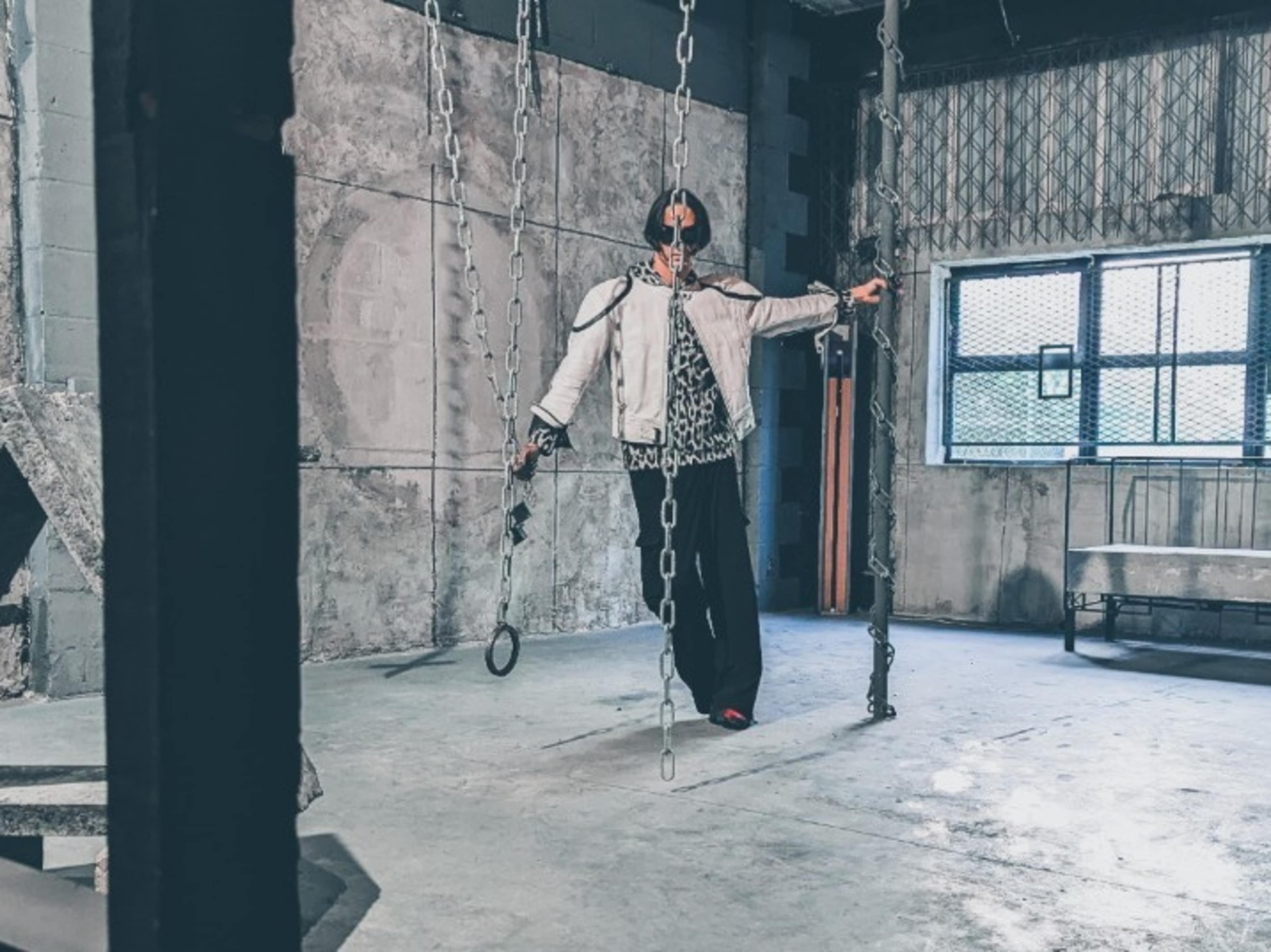 Hanging chain set of 3