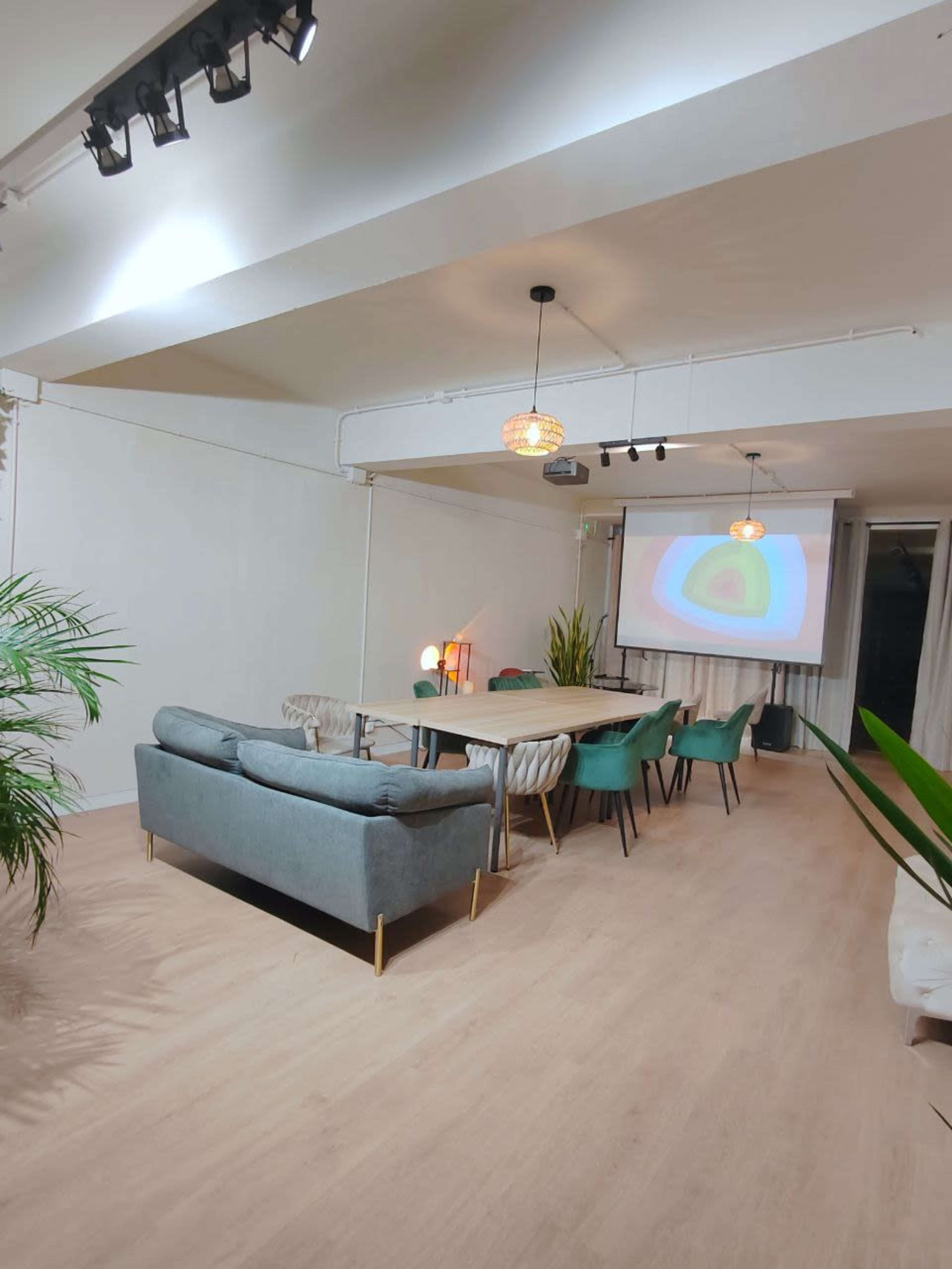 Espacio versátil en el centro de Barcelona para talleres, cursos y eventos culturales Image in Fort Pienc, Barcelona, B