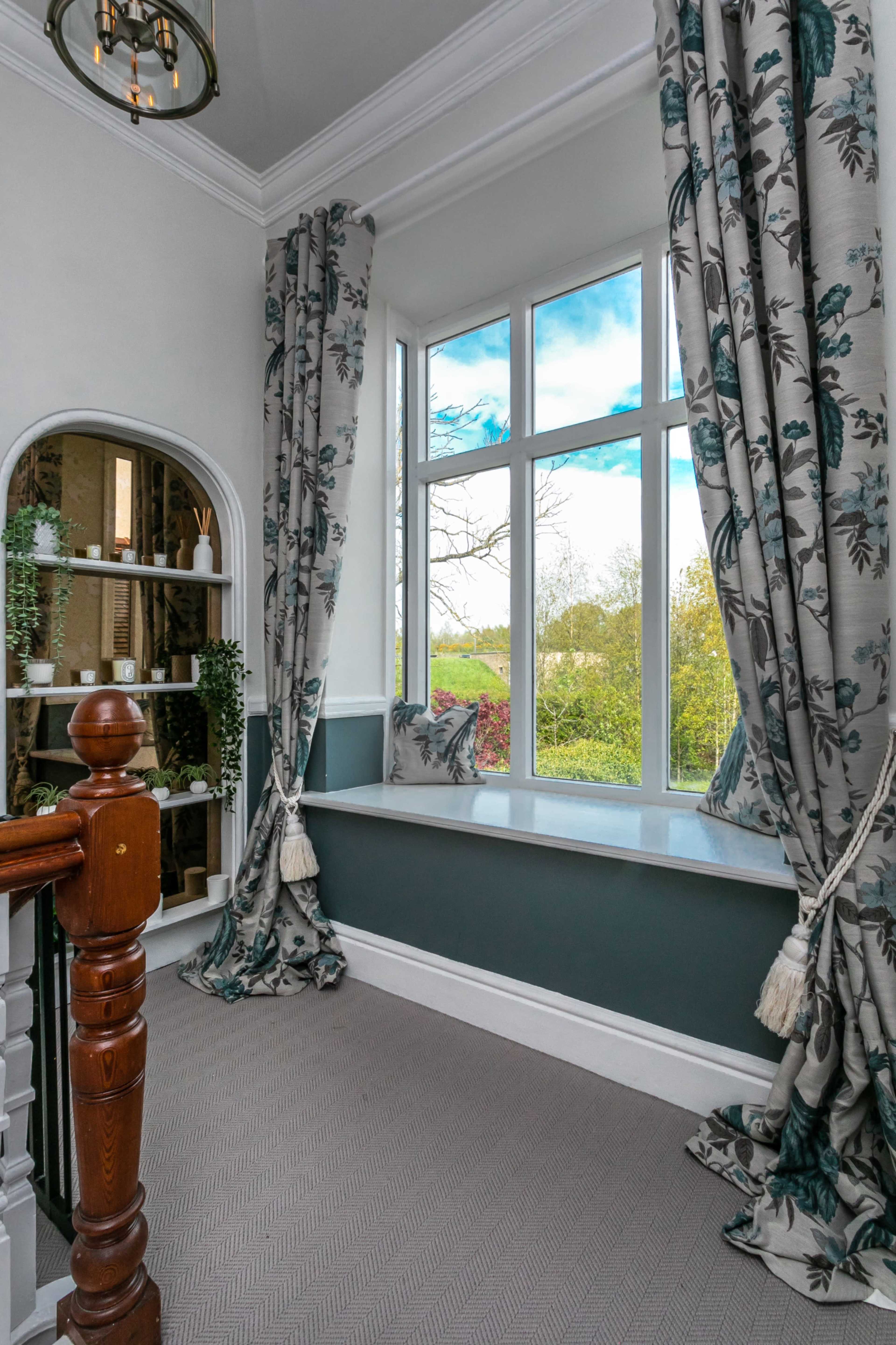 Large Victorian Stylish 6 bedroom family open plan house crittall extension in Manchester Image in Disley, Manchester, ENG