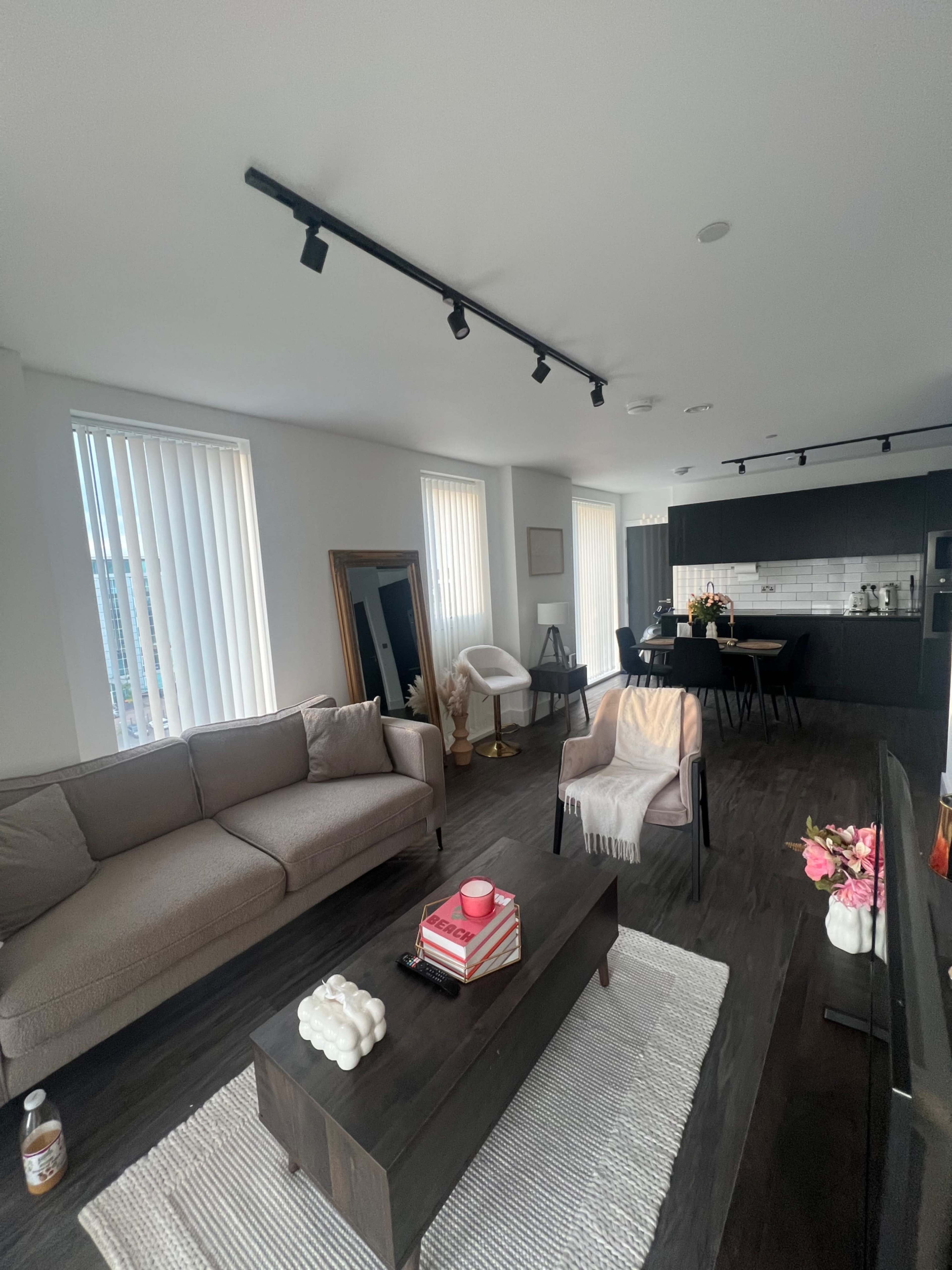 Modern Neutral Apartment/ Content Space/ Shortfilm Image in London, London, ENG