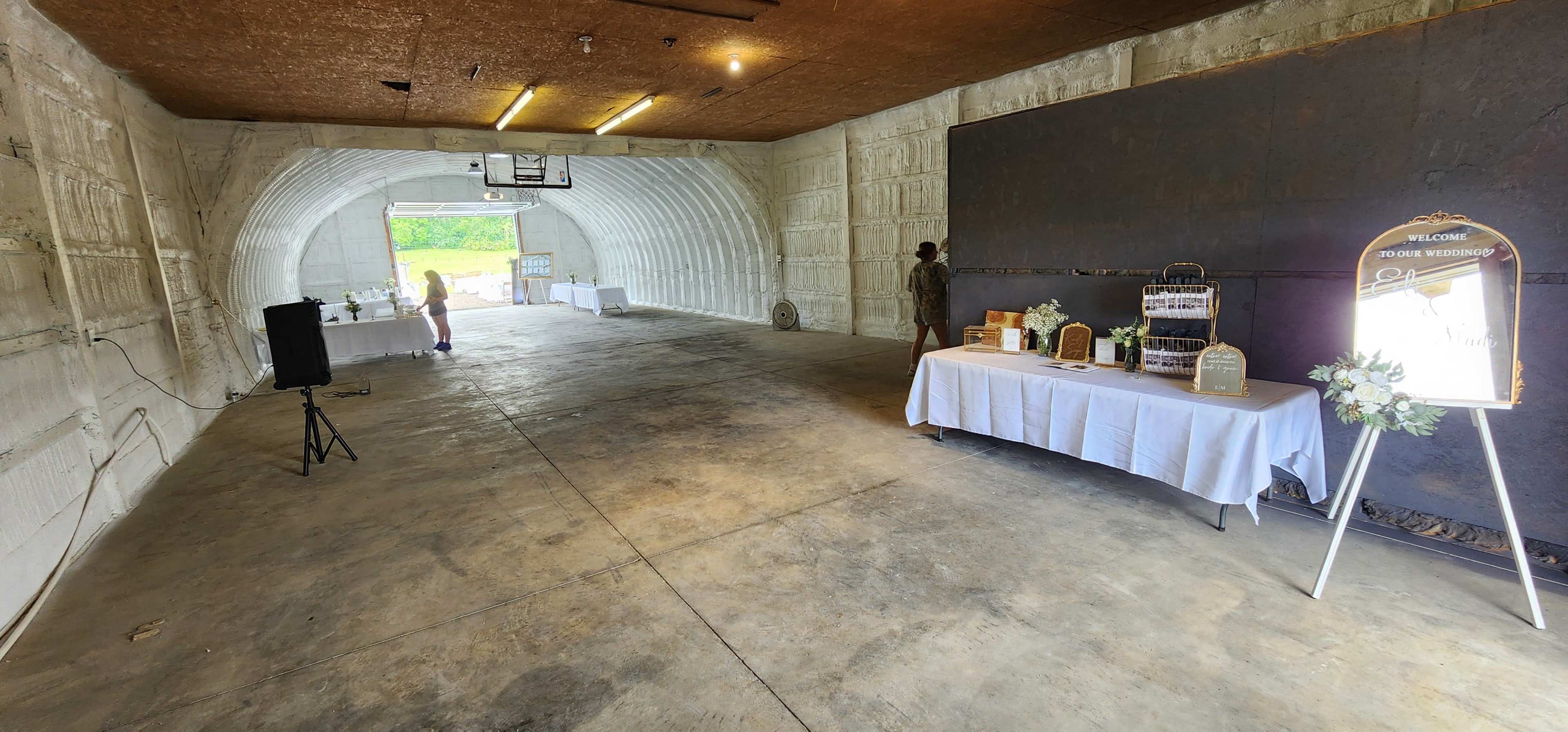 Hoosier Hospitality Barn Image in Clark Township, Greenwood, IN