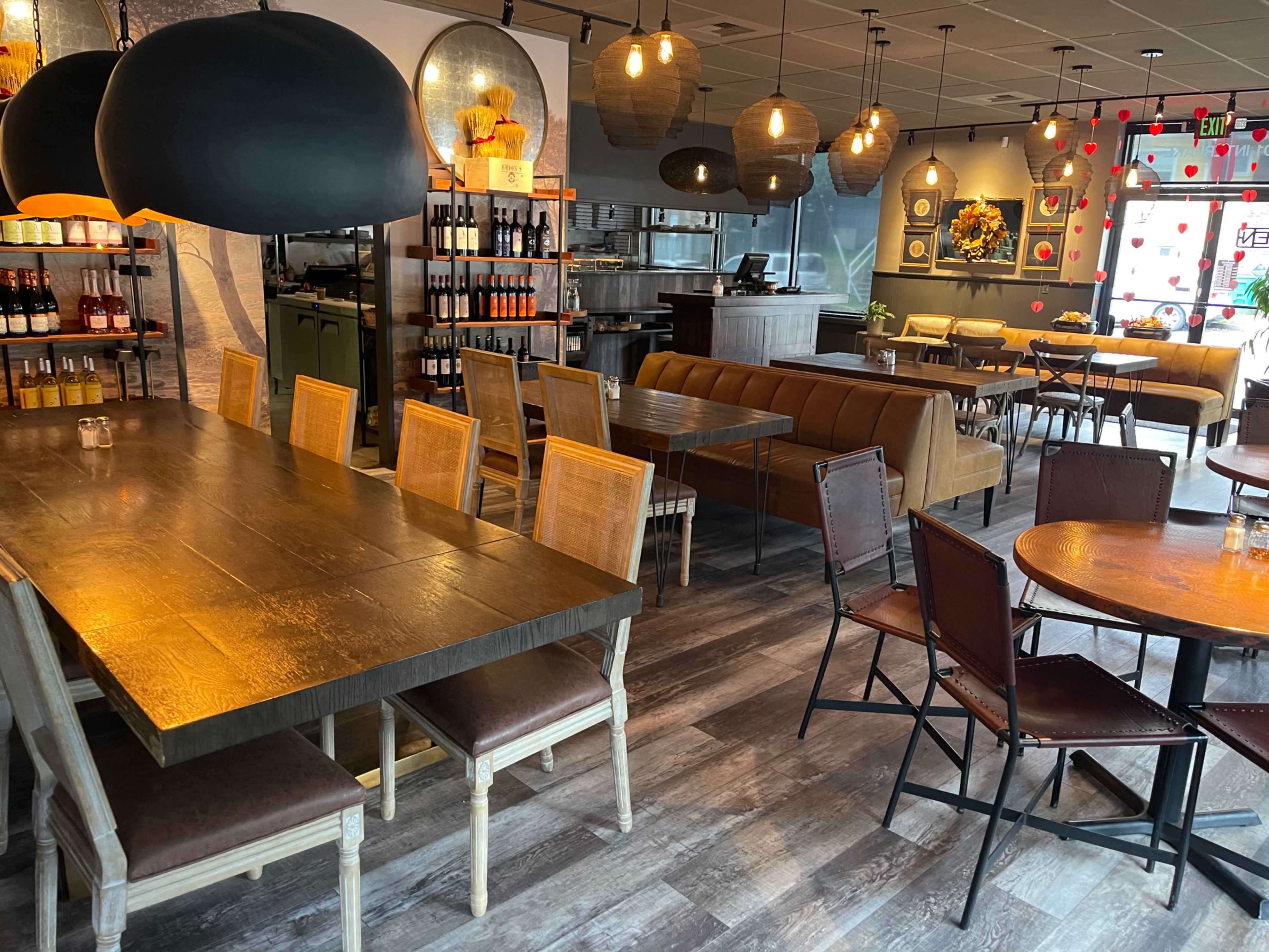 Quaint Wallingford Family Restaurant with Cozy Dining Room Image in Wallingford, Seattle, WA