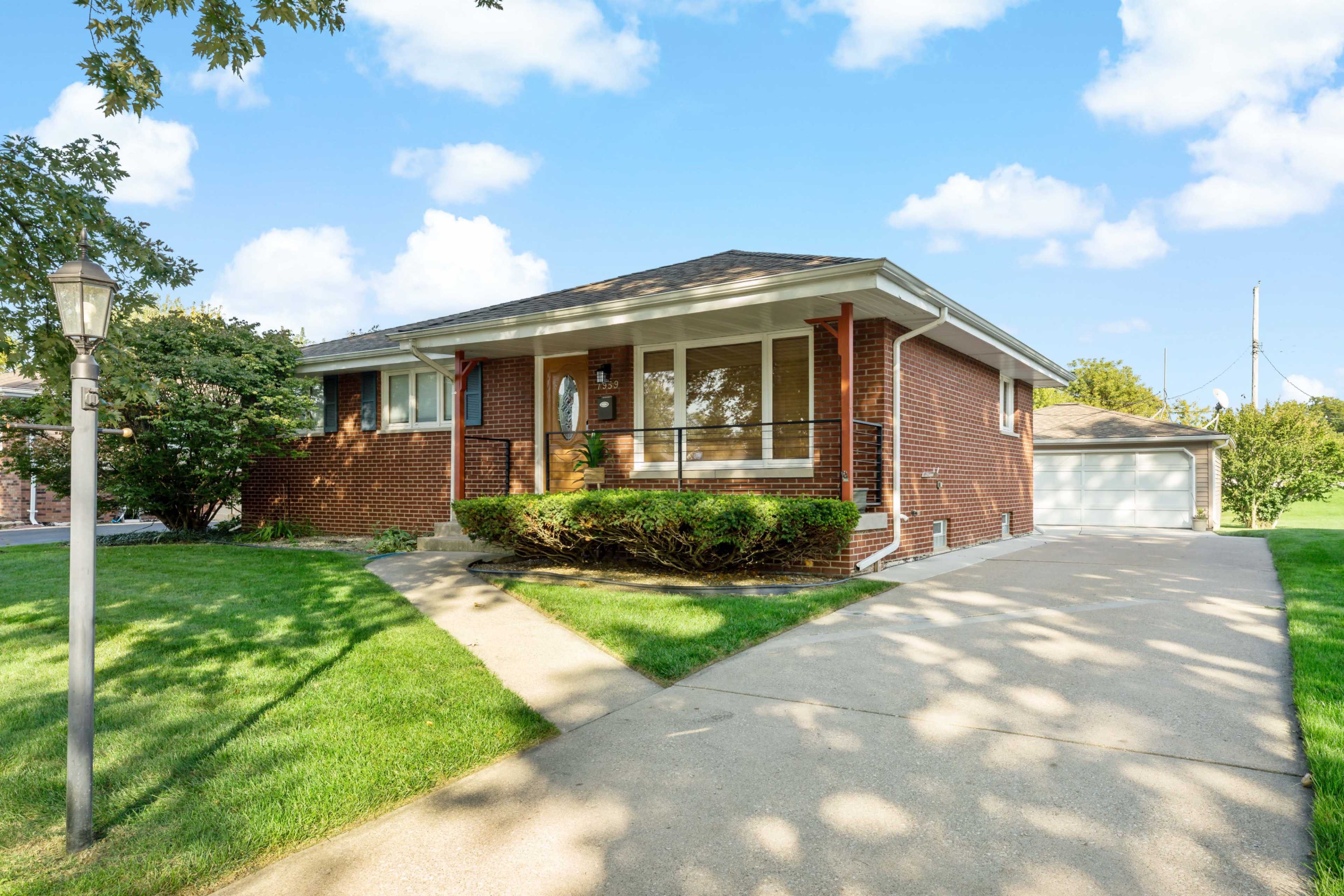 Munster Escape from City Home Image in North Township, Munster, IN