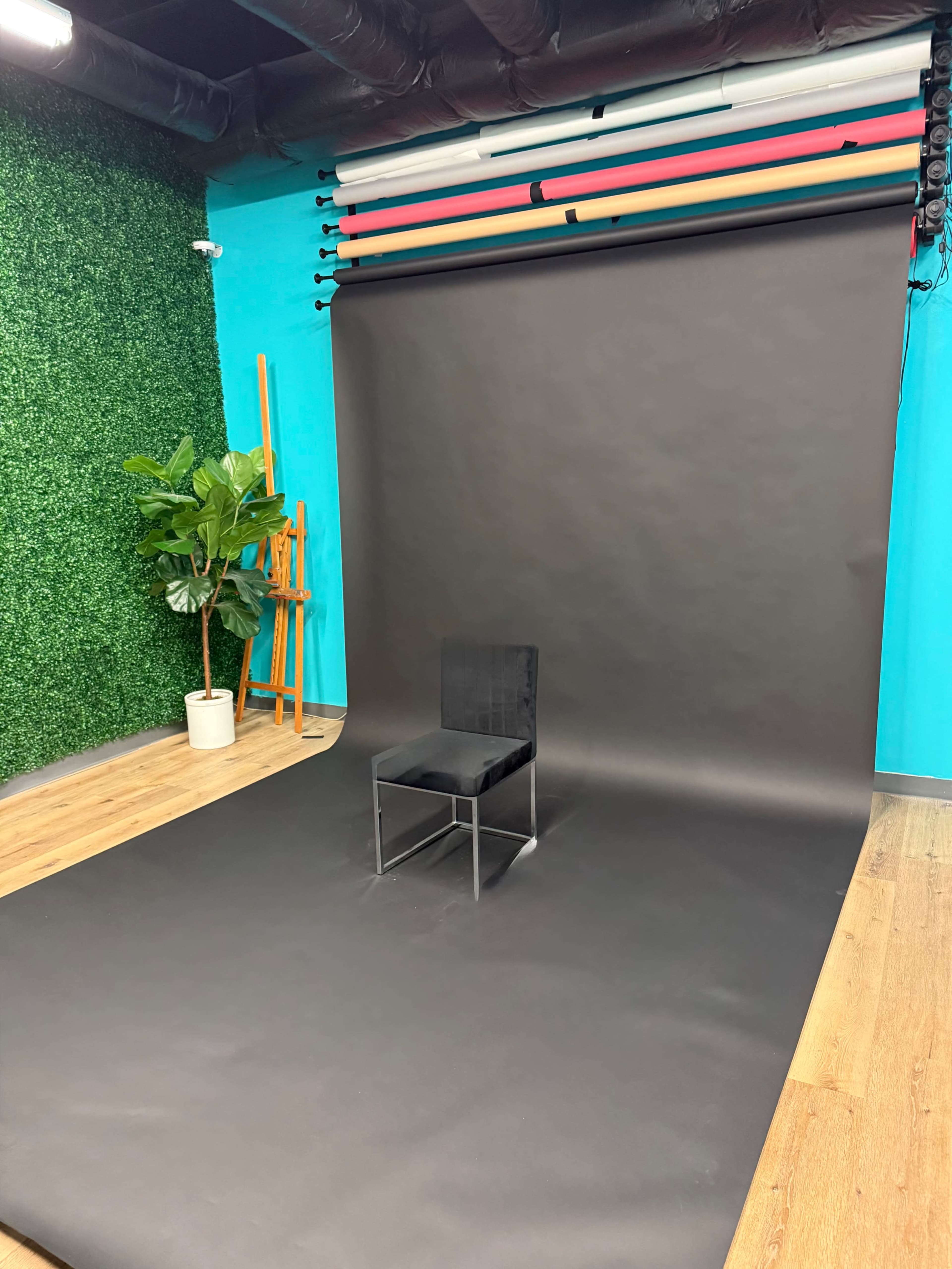 Lifestyle Studios: South Suburb Industrial Photo Studio Image in Thornton Township, South Holland, IL