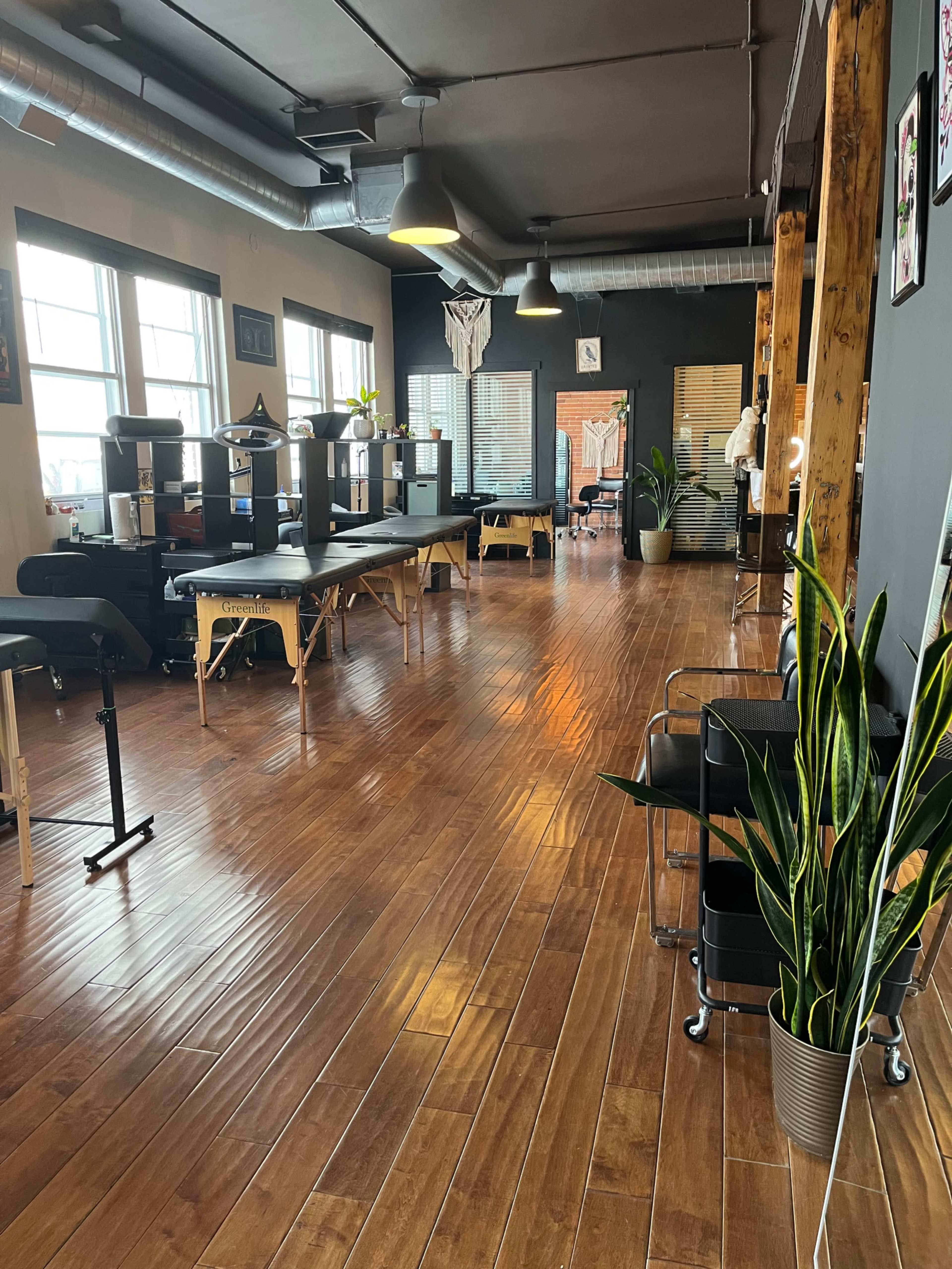 Downtown studio with exposed brick Image in Centretown, ottawa, ON