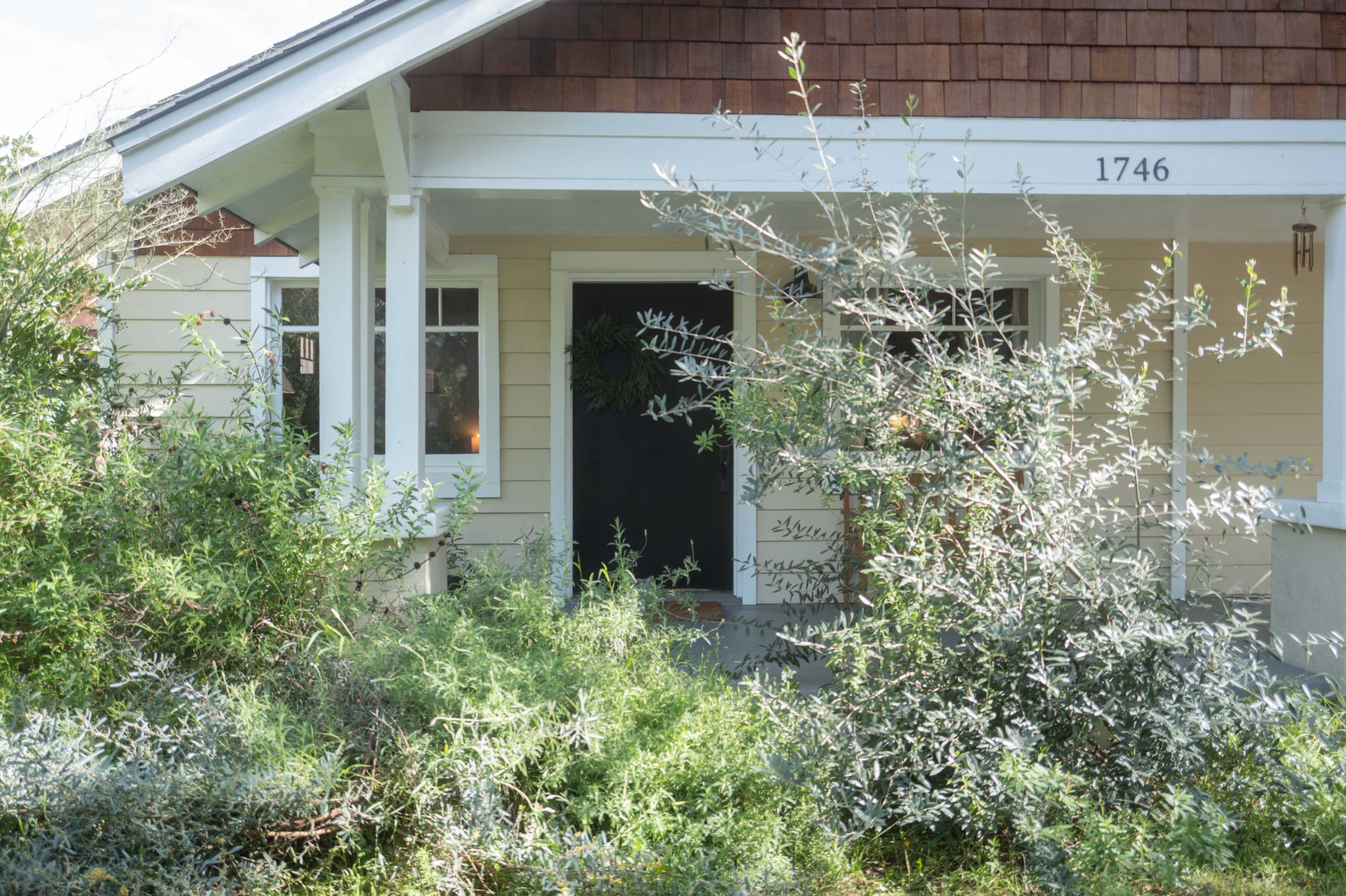 Classic Pasadena Craftsman – Corner Lot with Backyard + Flexible Interiors Image in North Central, pasadena, CA